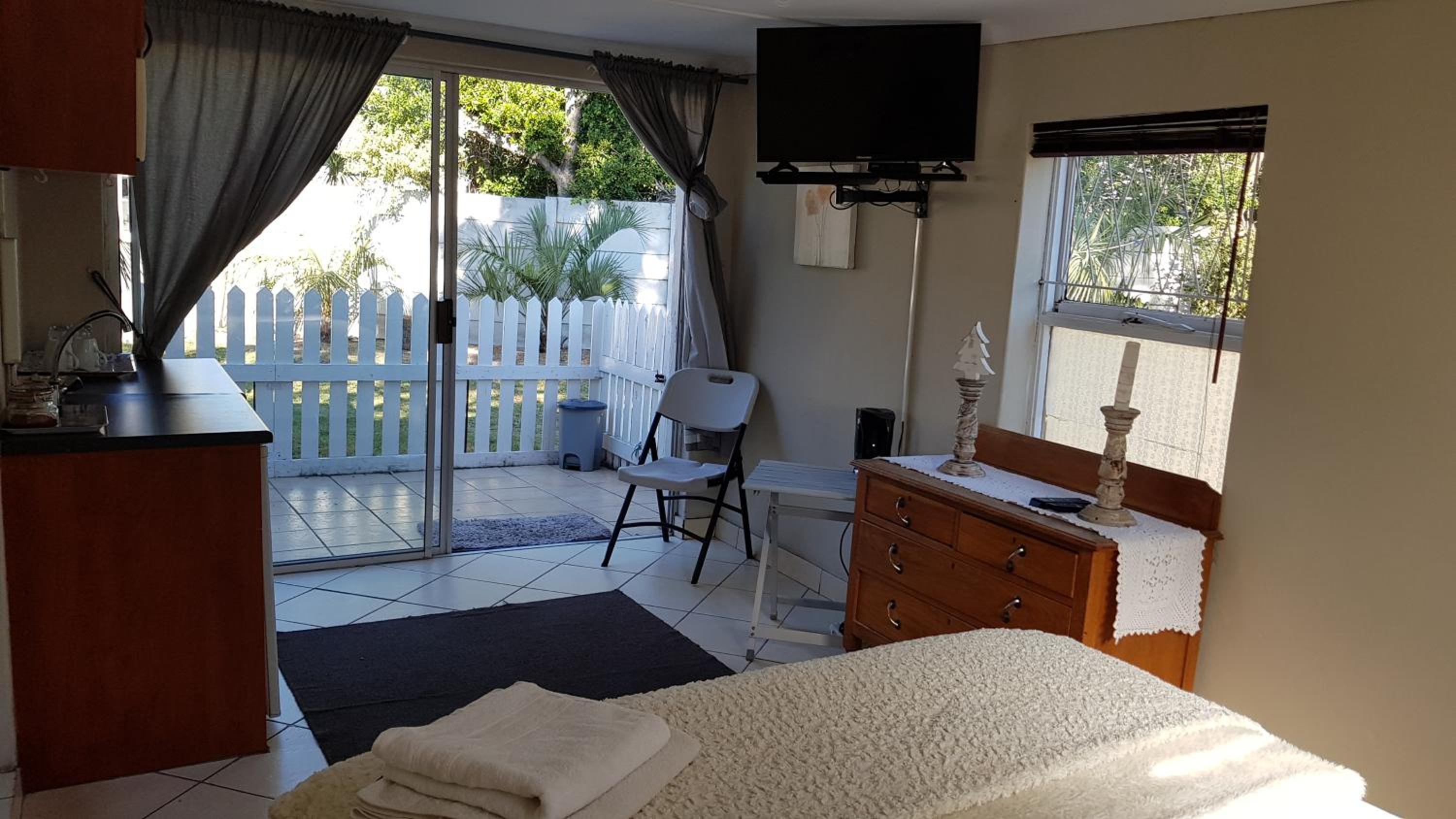Deluxe King Suite - Photo 1