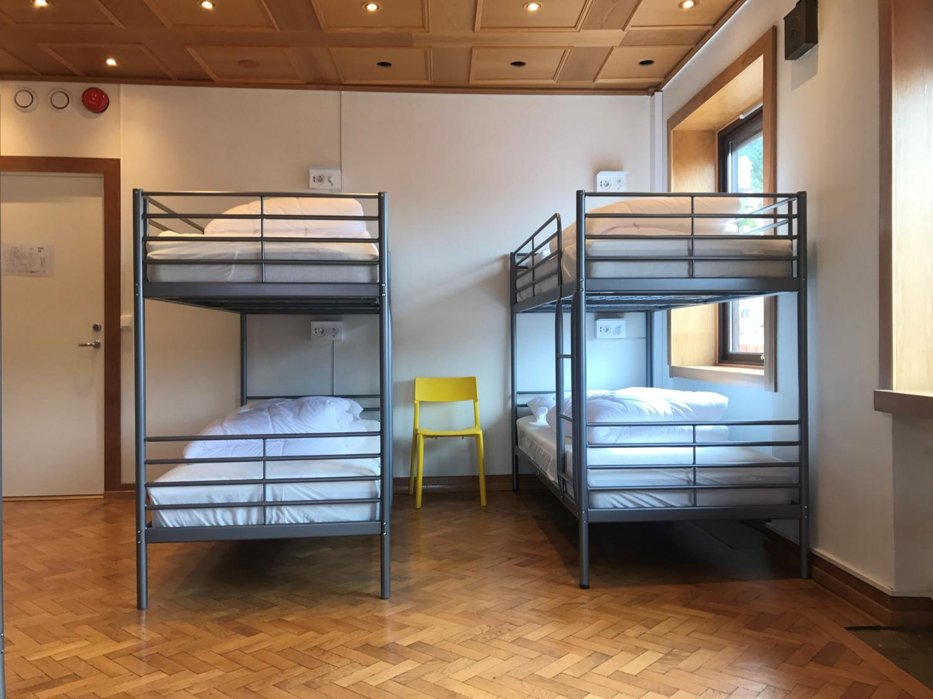 Single Bed in 10-Bed Male Dormitory Room  photo 1