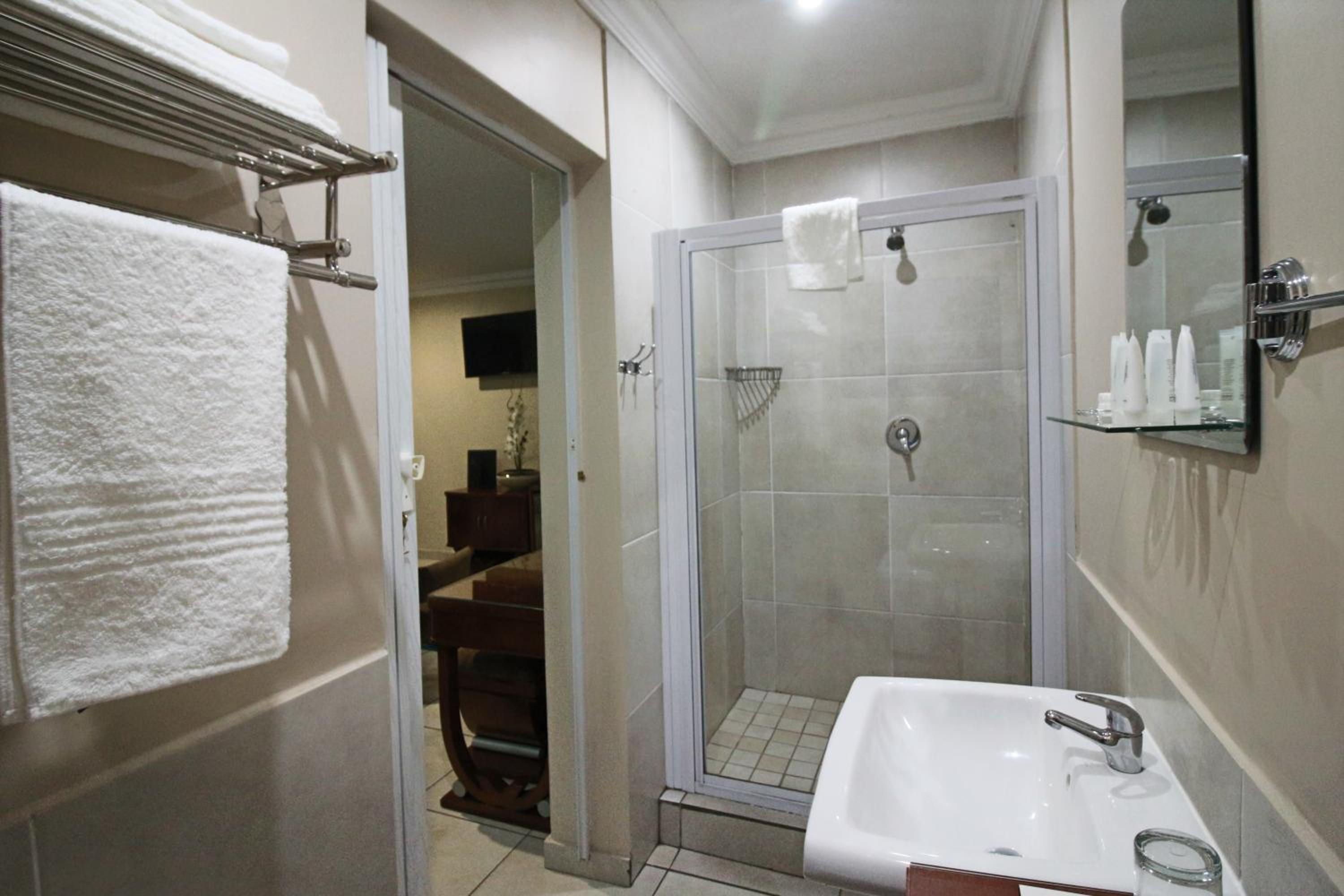 Twin Room with Shower photo 3