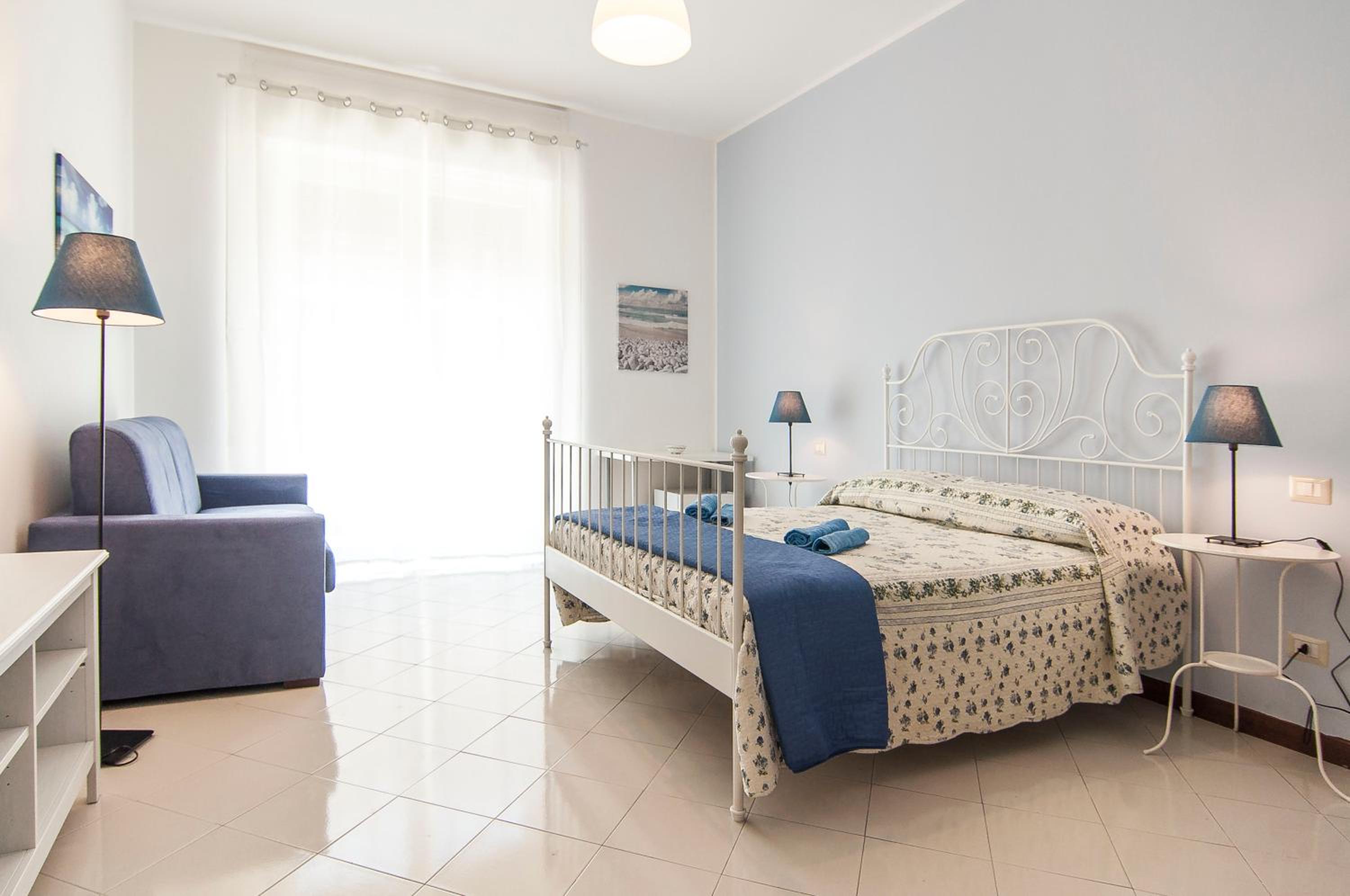Double Room with Balcony - Photo 1