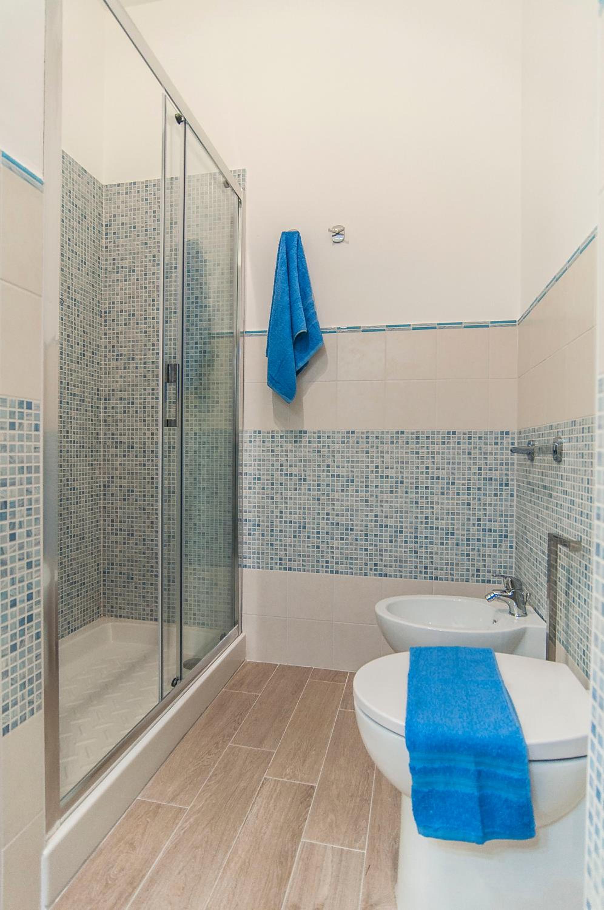 Double Room with Balcony - Photo 2