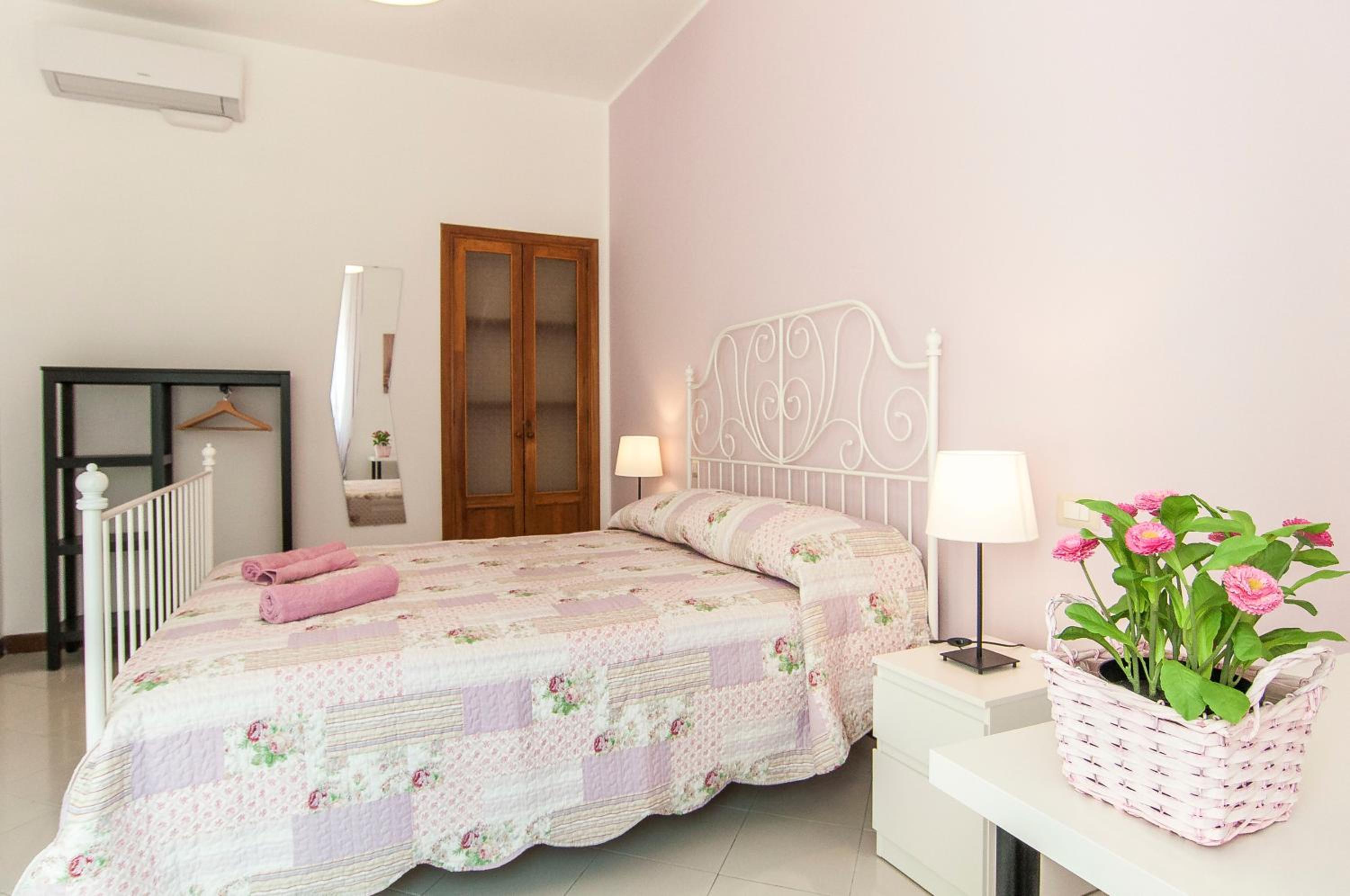 Double Room with Private External Bathroom photo 2
