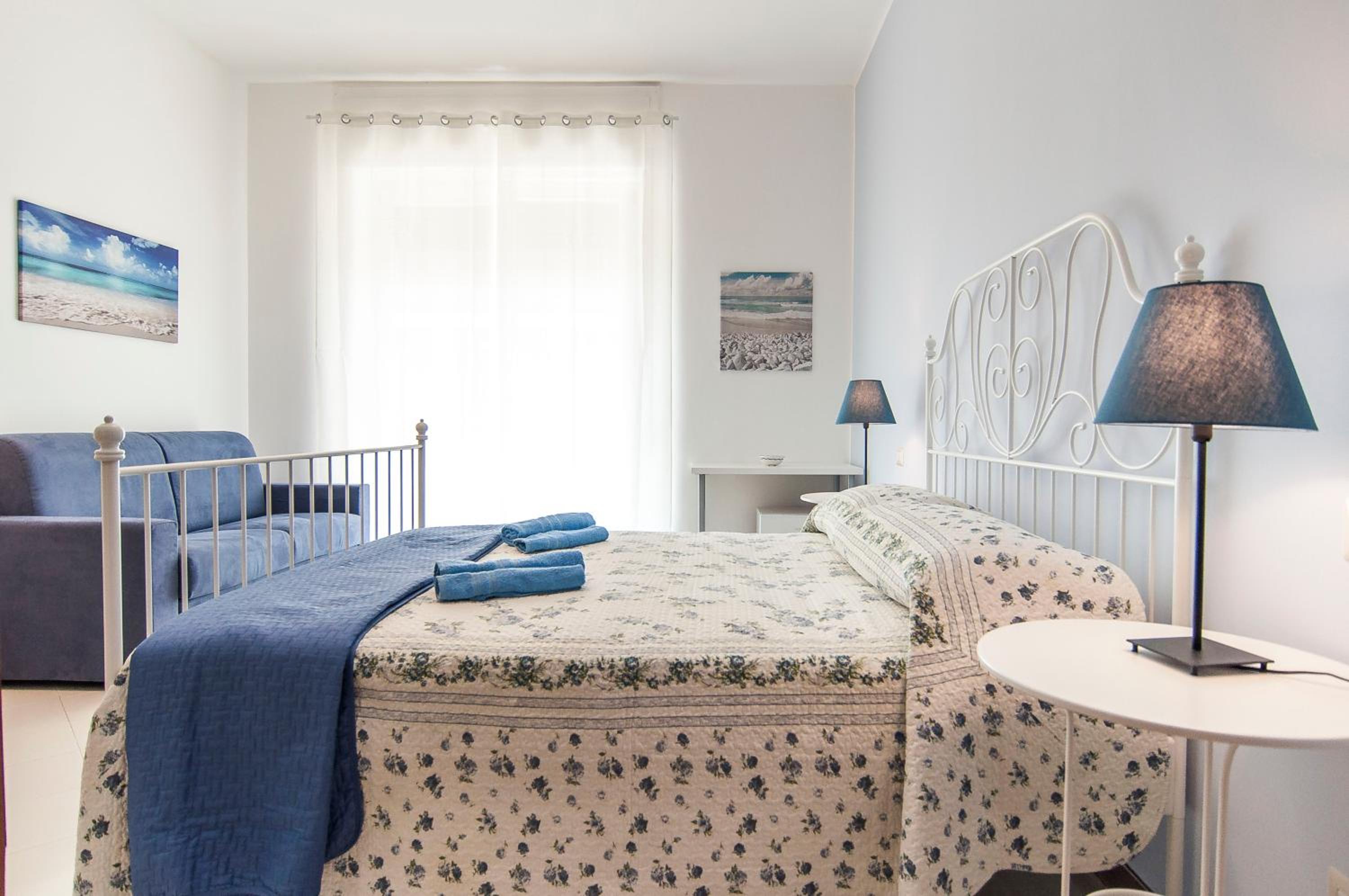 Double Room with Balcony - Photo 5