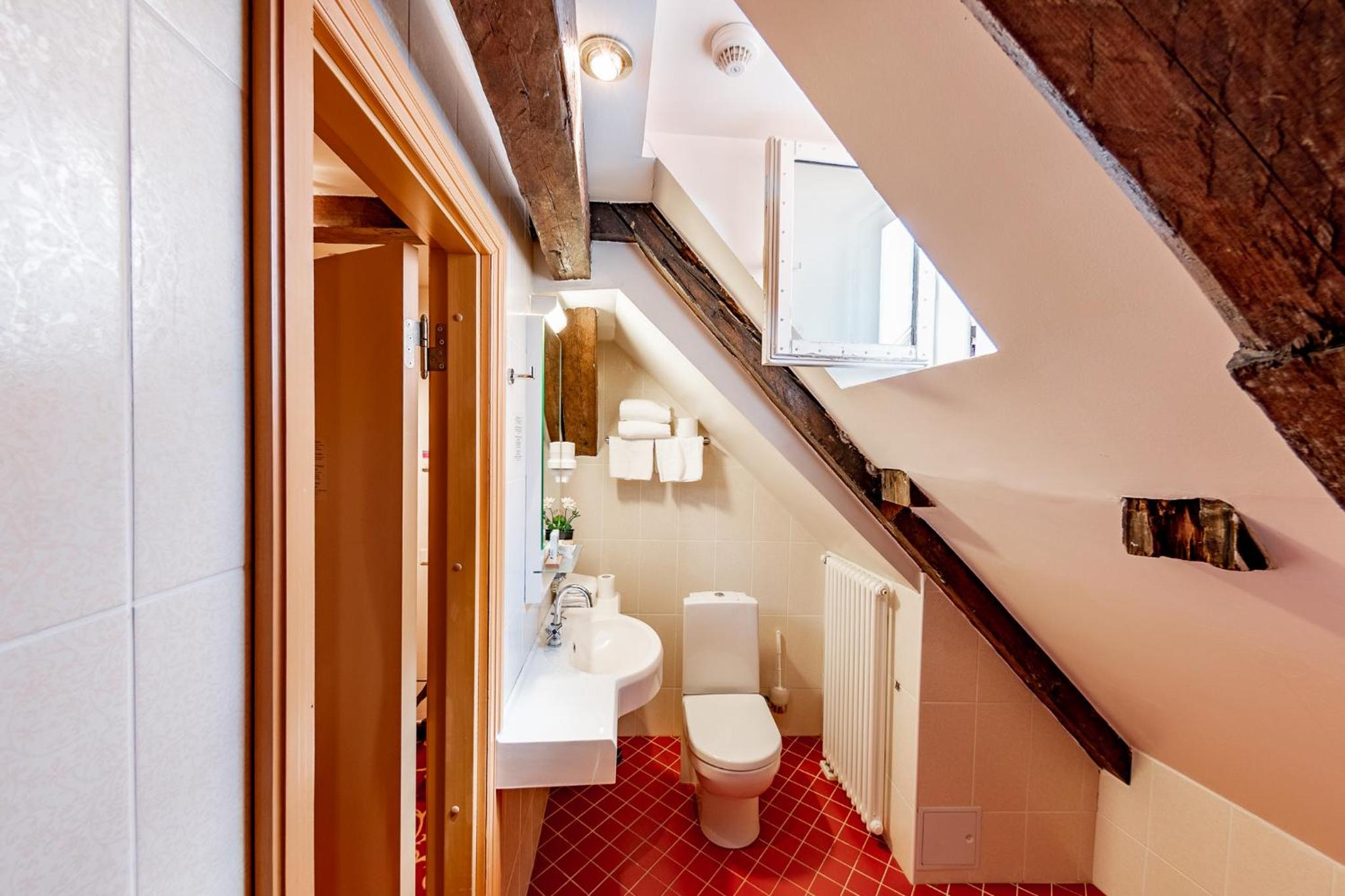 Deluxe Double Room - Attic with Free Parking - Photo 17