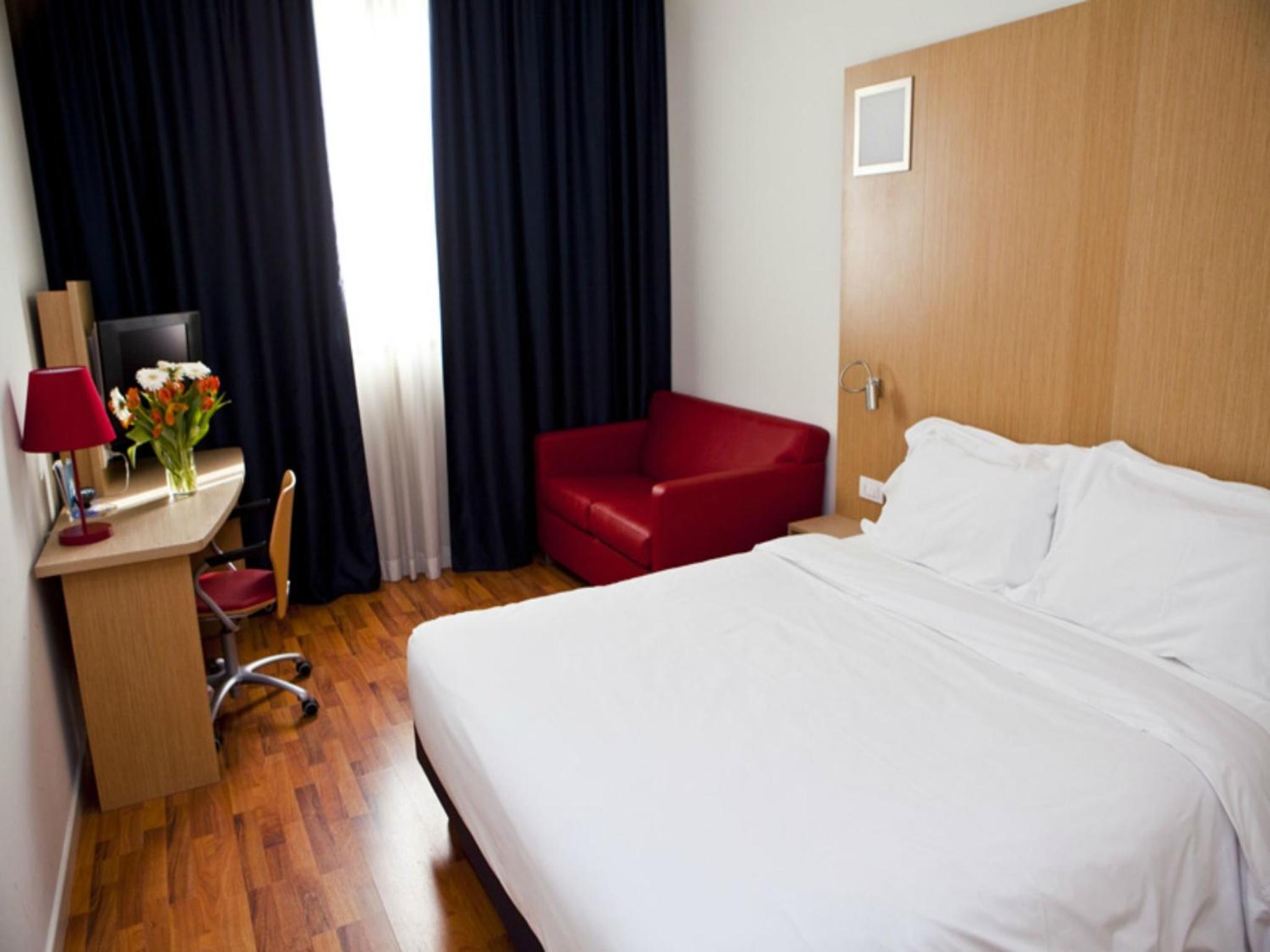 Double Room - Photo 8