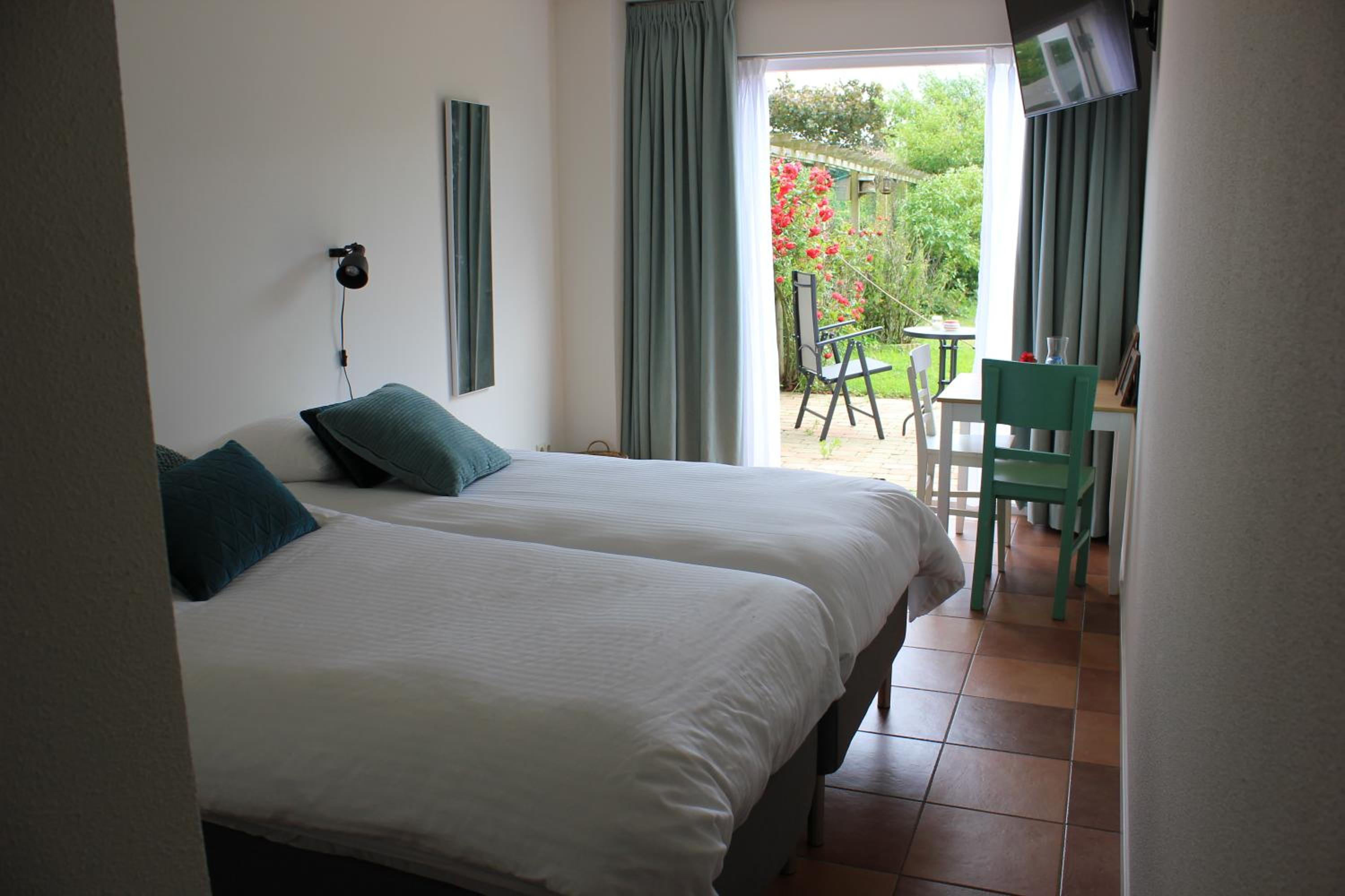Standard Twin Room with Garden View