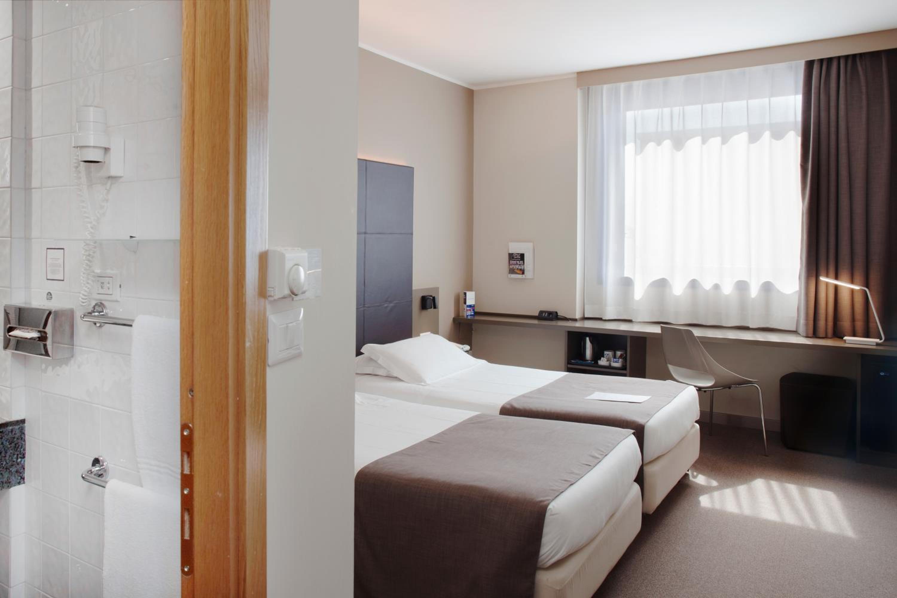 Superior Twin Room - Photo 1