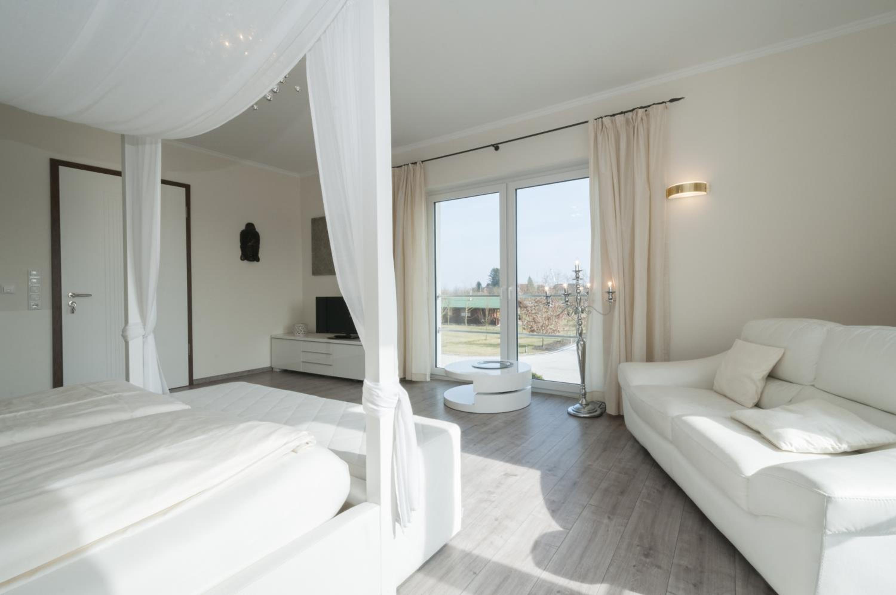 Deluxe Double Room with Shower