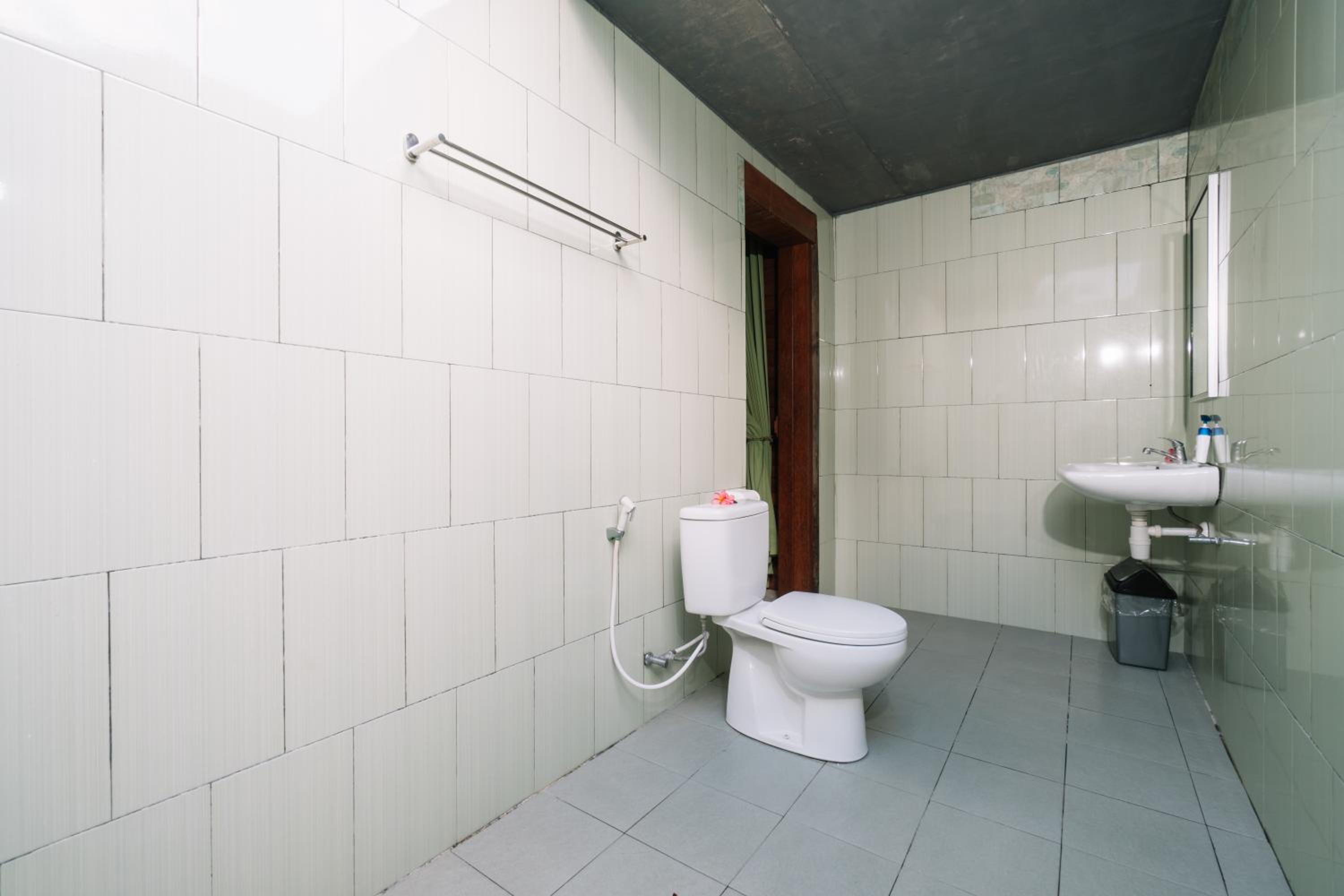 Standard Twin Room with Garden View photo 2