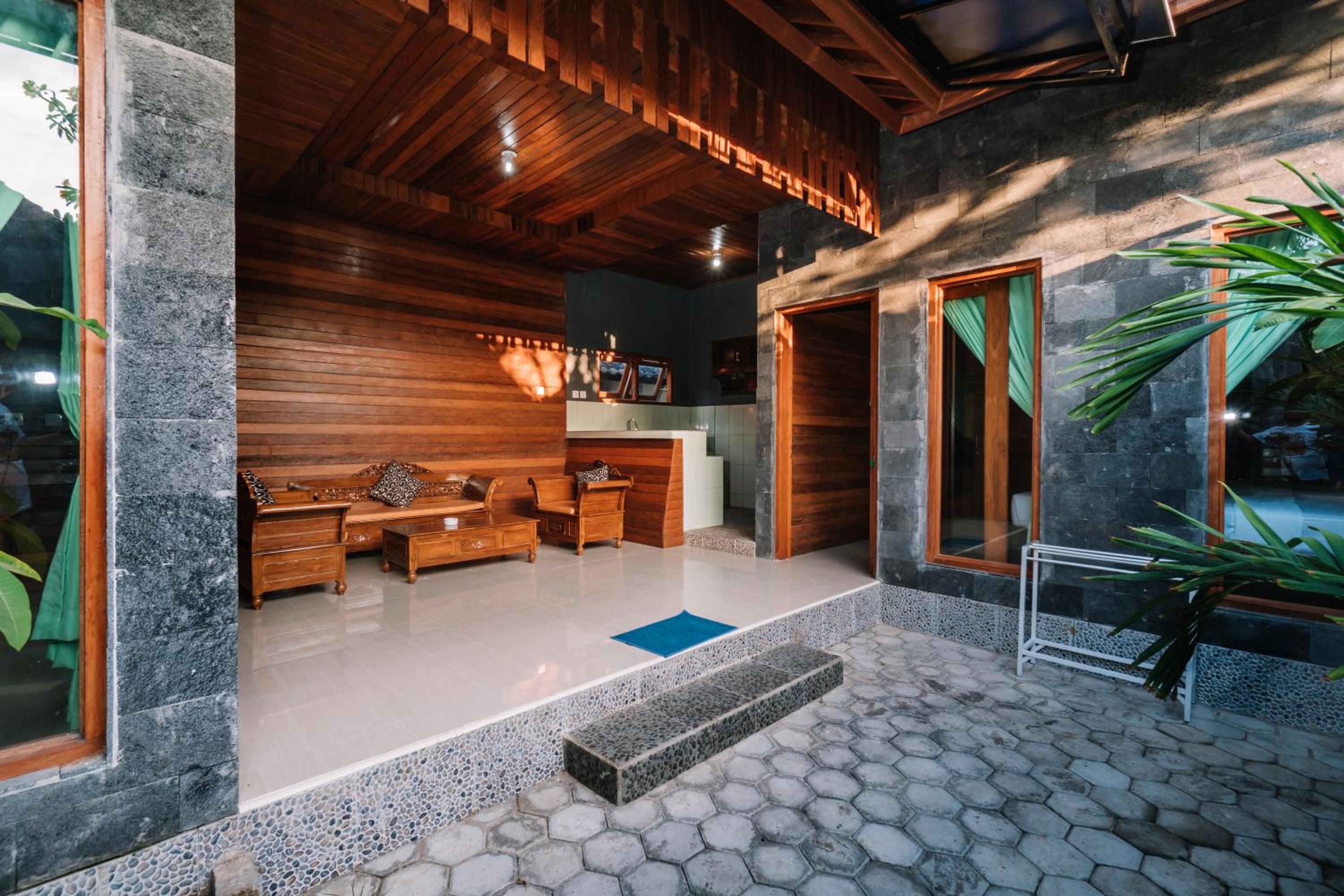 Family Room with Balcony photo 2