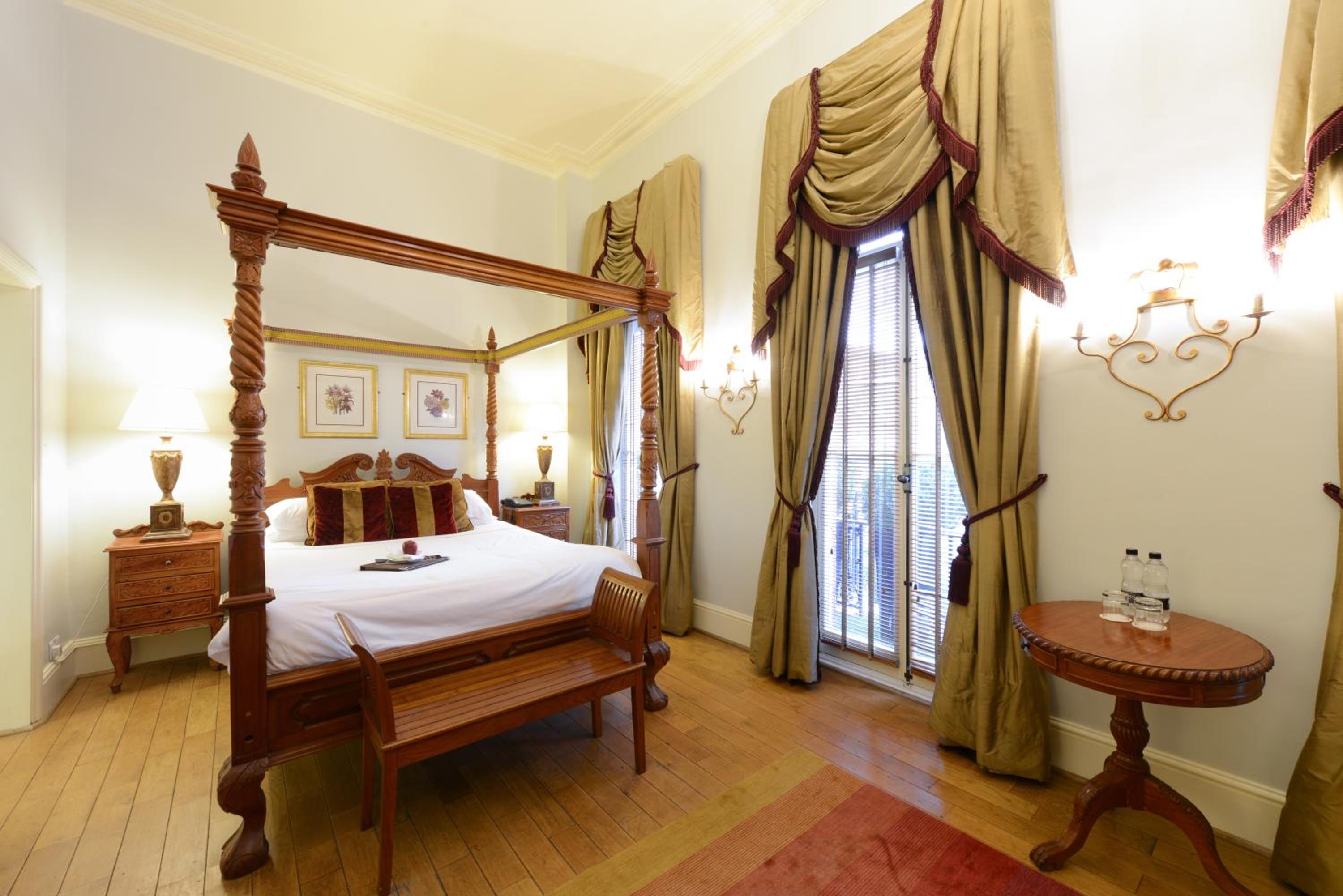 Pasha Suite
