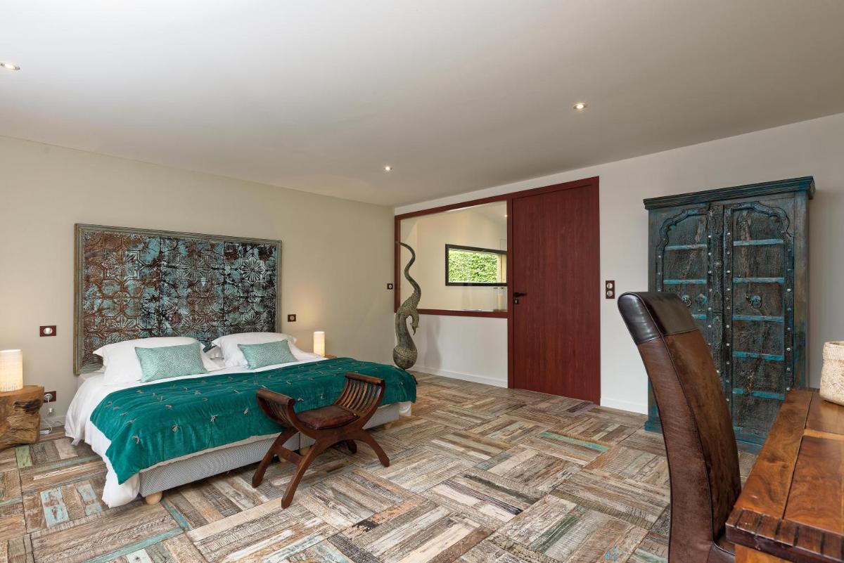 Double Room with Pool View photo 2