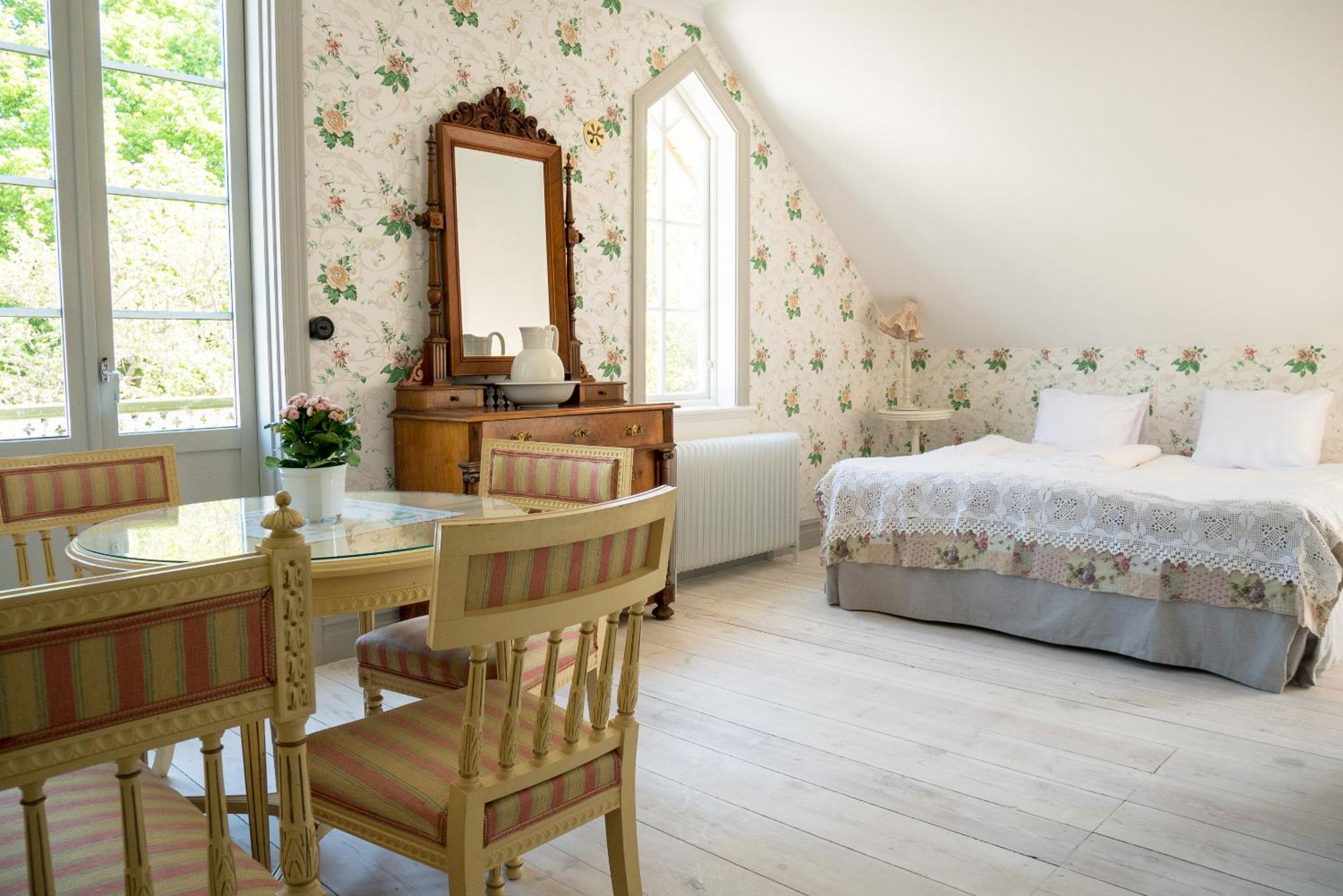 Suite with Garden View photo 1
