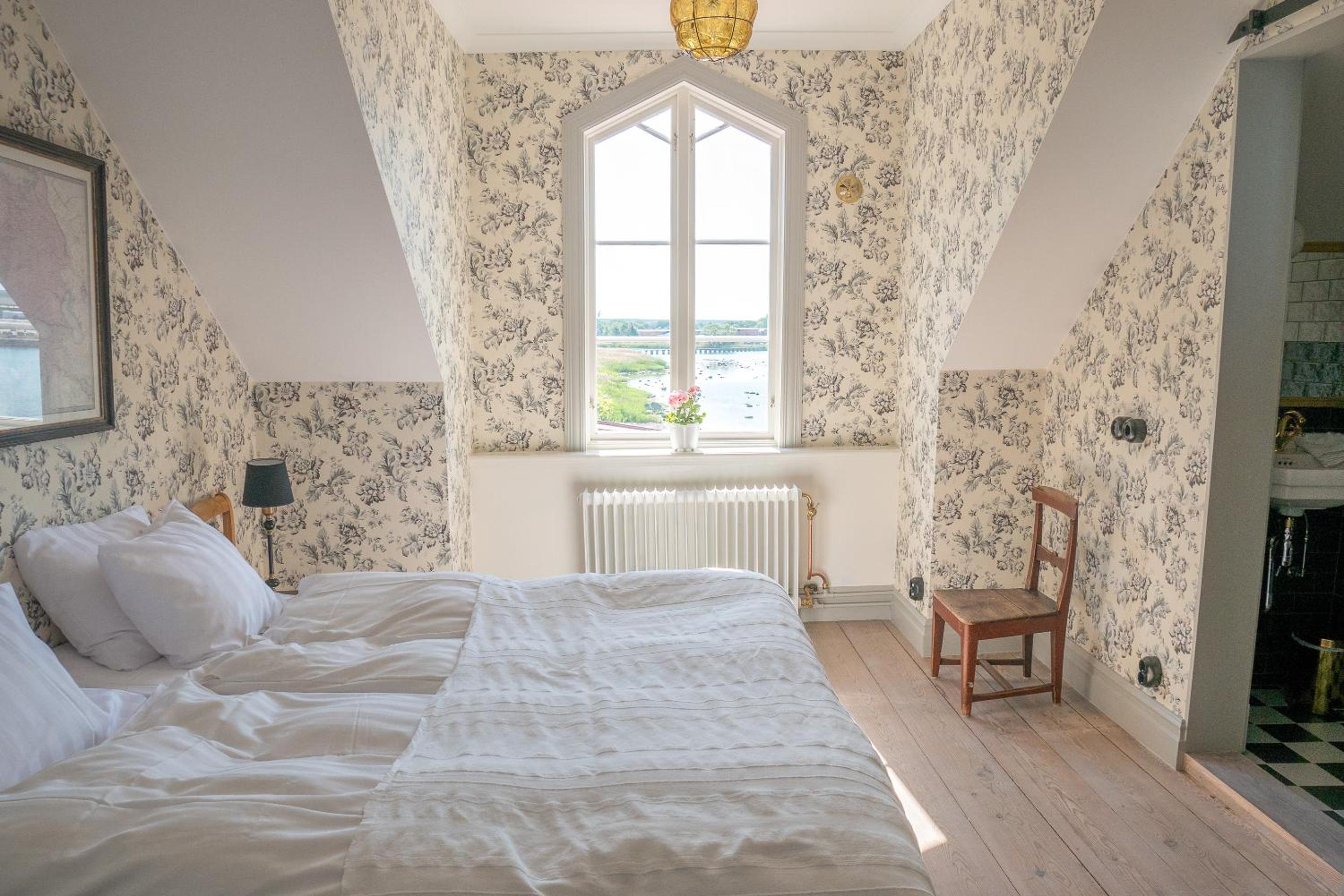 Deluxe Double Room with Side Sea View photo 1