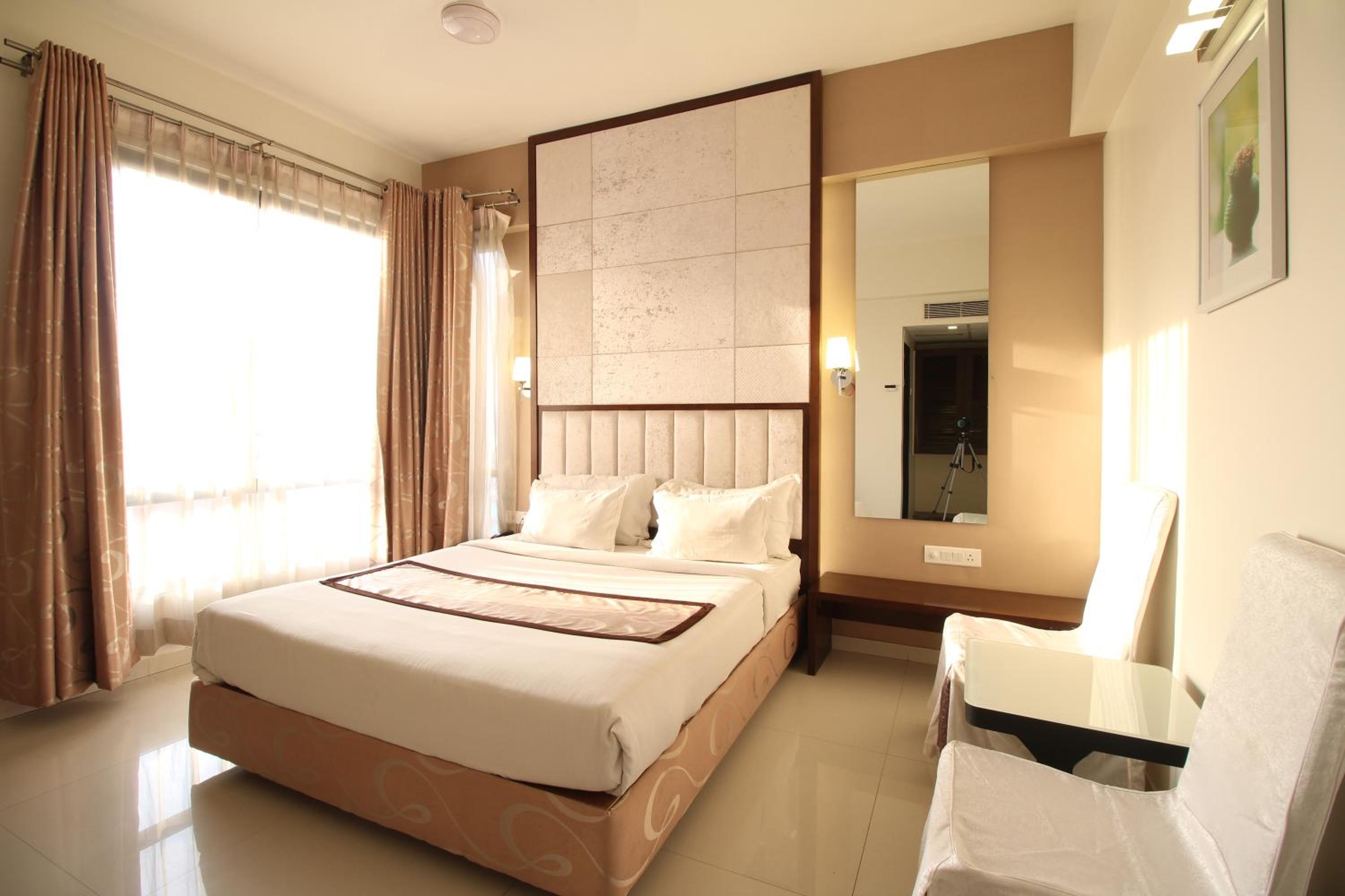 Deluxe King Room photo 3