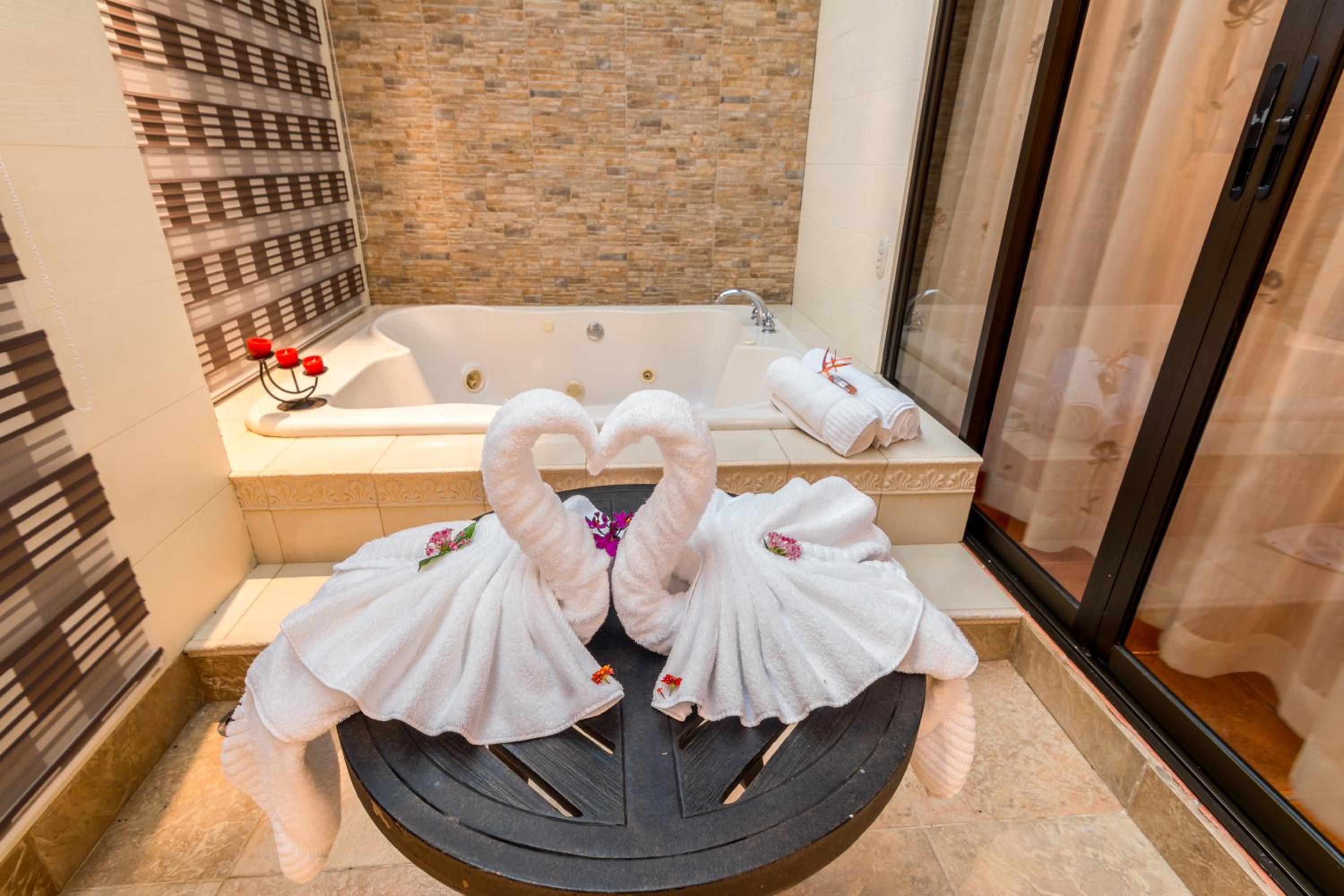 Romantic Villa with Hot Tub - Photo 9
