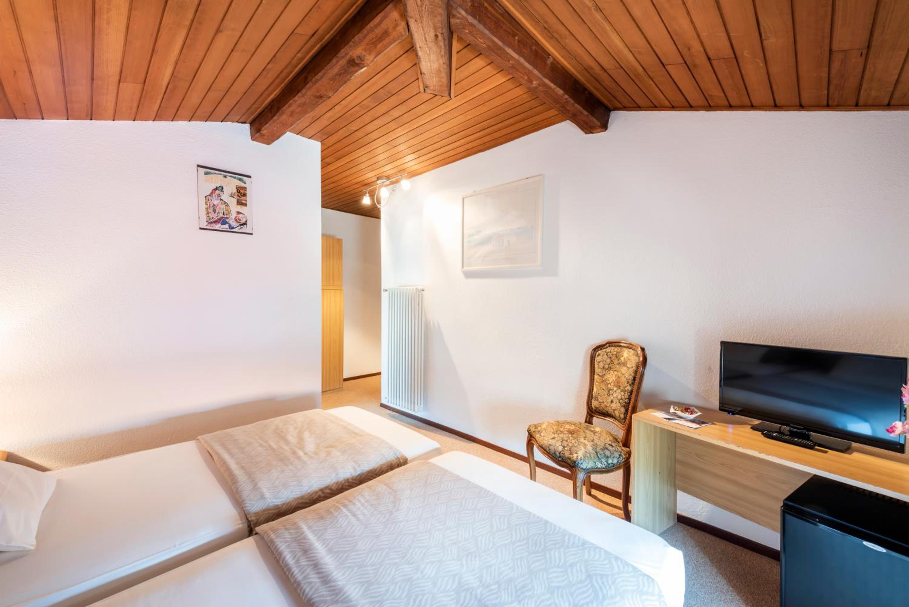 Twin Room - Photo 4