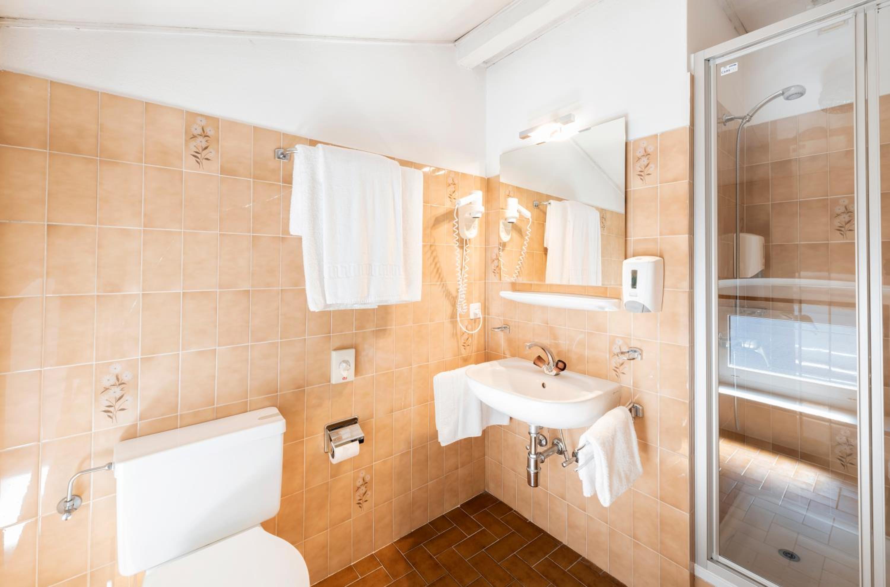 Twin Room - Photo 6