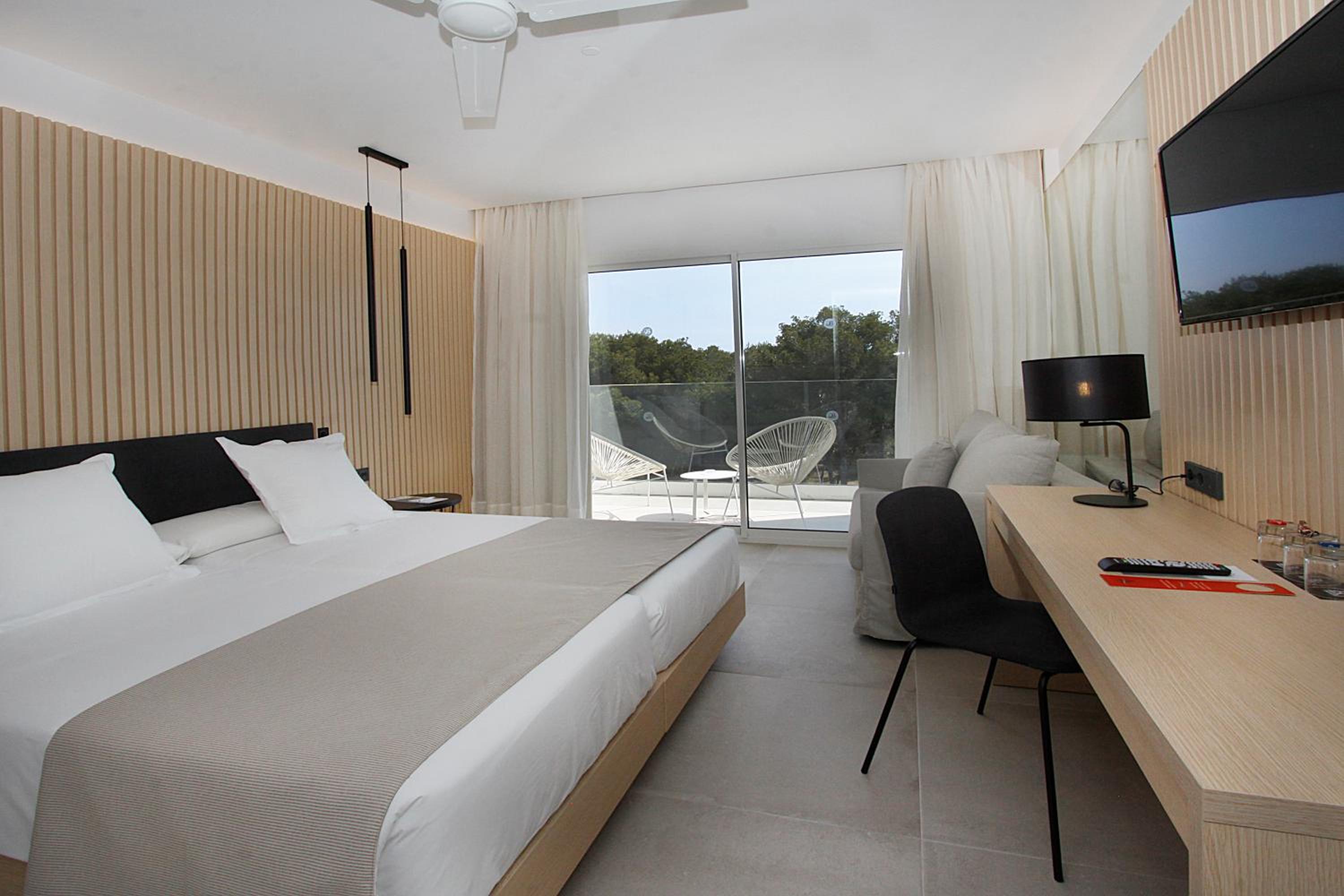 Triple Room (2 Adults + 1 Child) photo 2