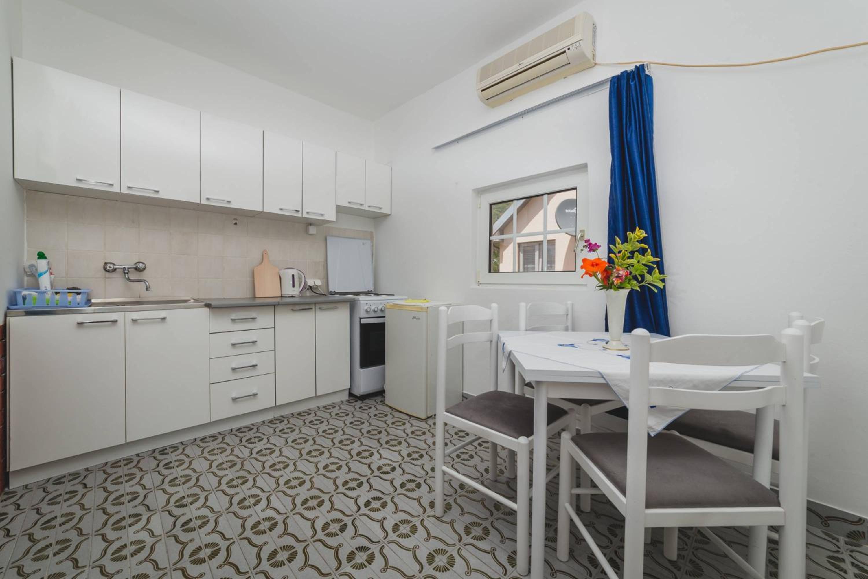 Apartment - Ground Floor photo 3
