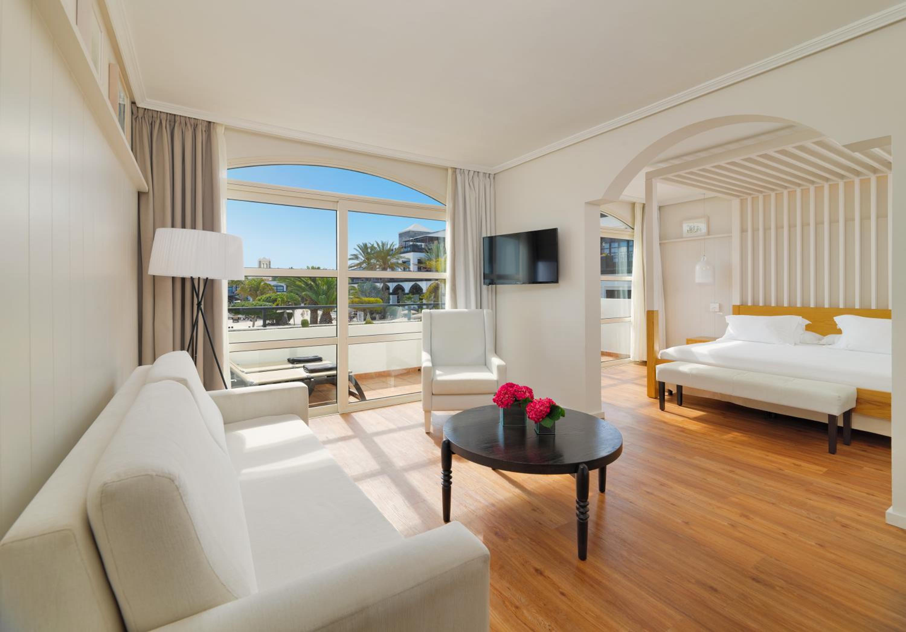 Junior Suite (2 Adults) - Photo 3