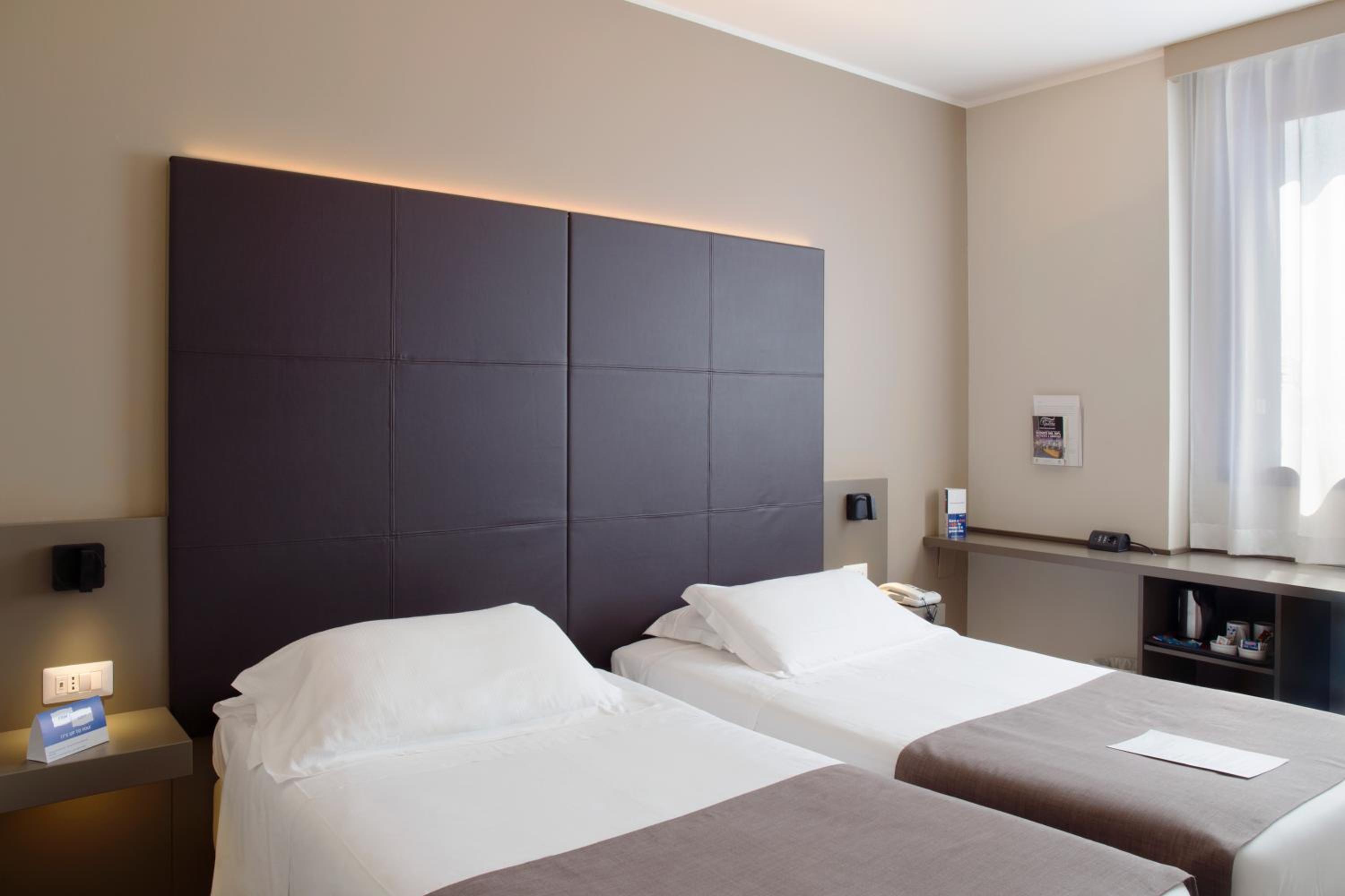 Superior Twin Room - Photo 17