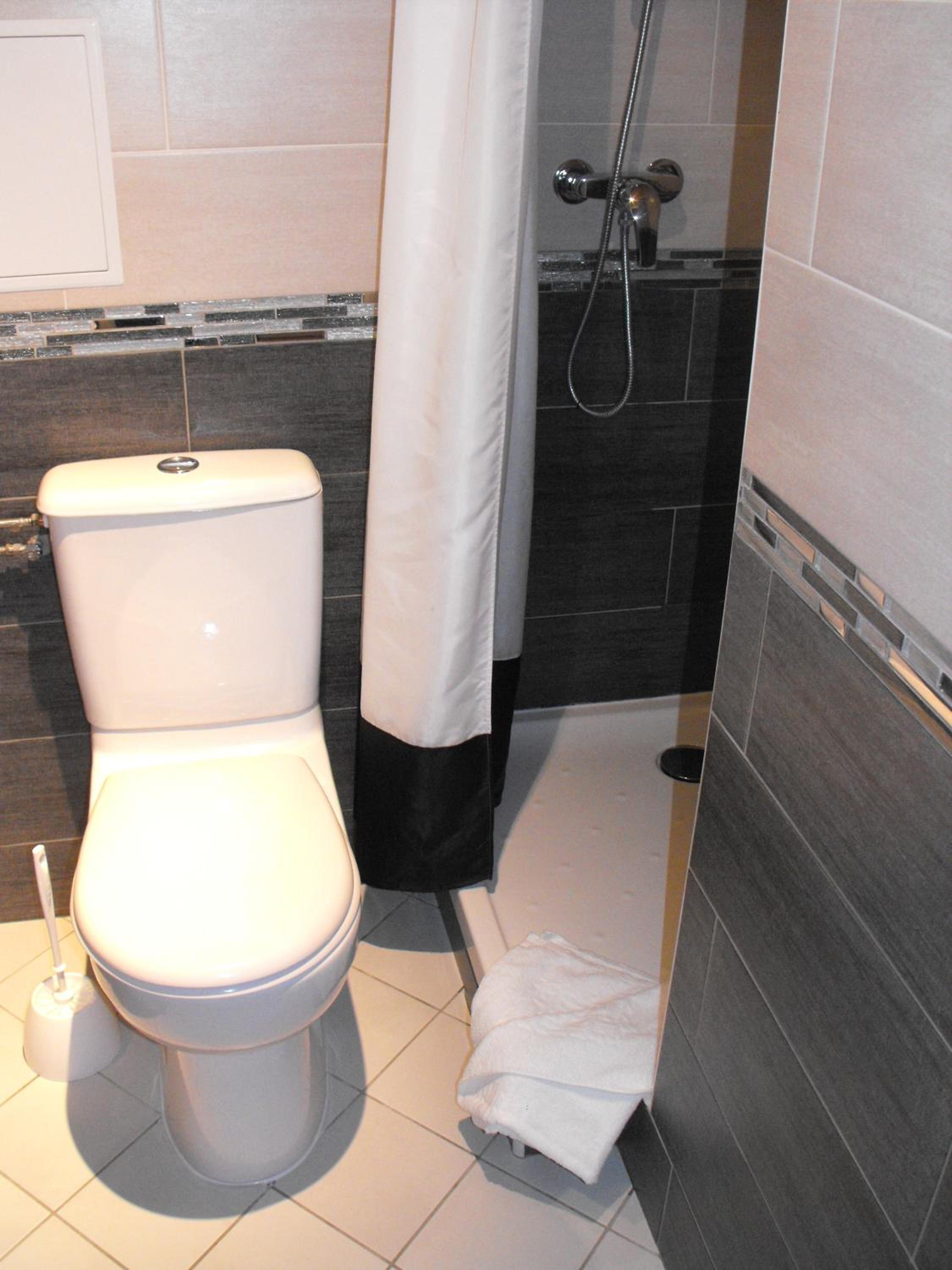Double Room with Shower photo 2