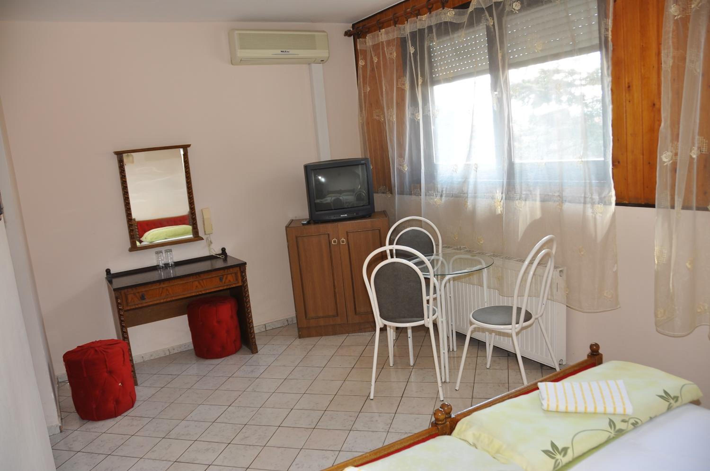 Double or Twin Room - Photo 8