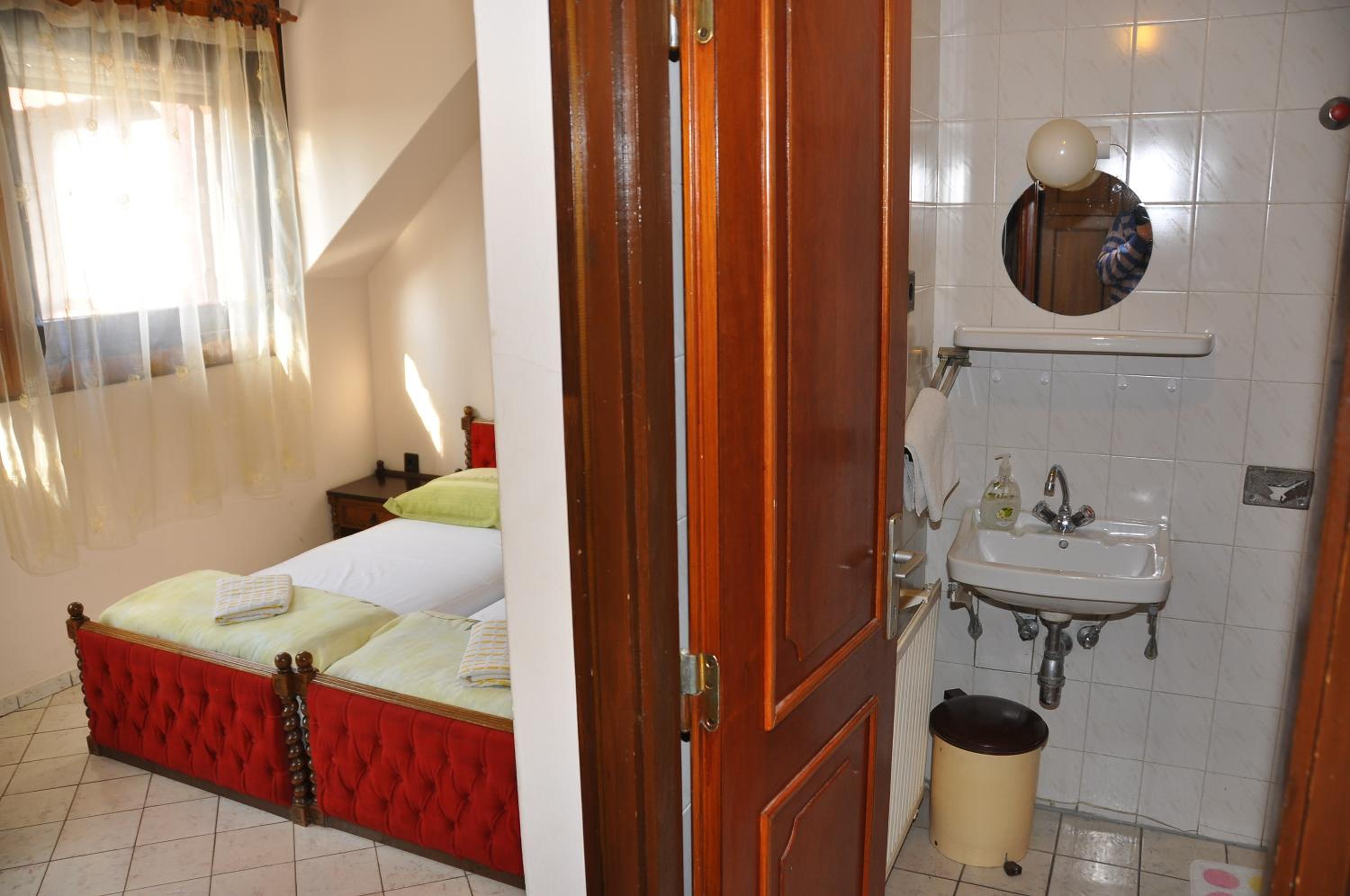 Double or Twin Room - Photo 7