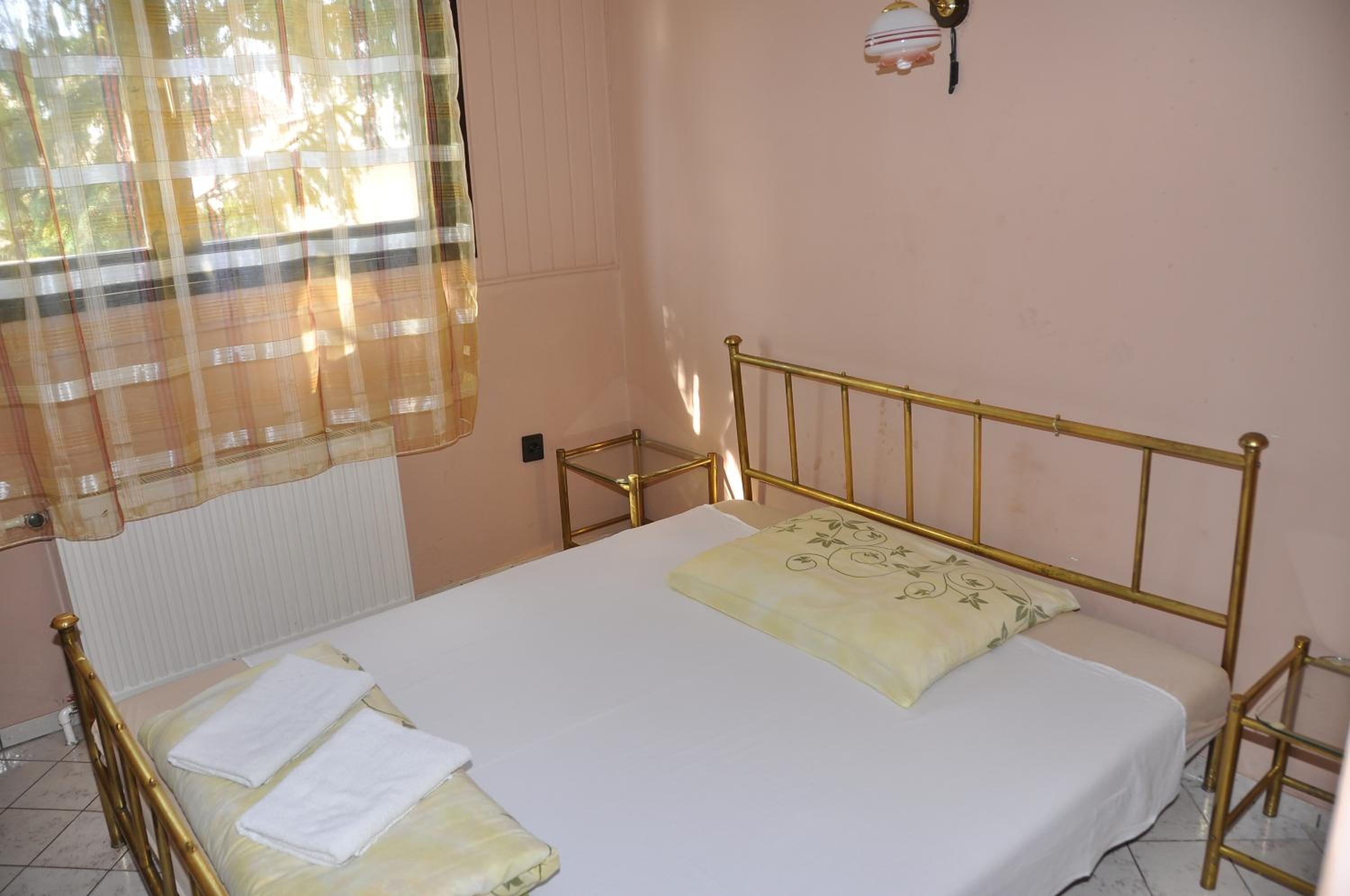 Double or Twin Room - Photo 6