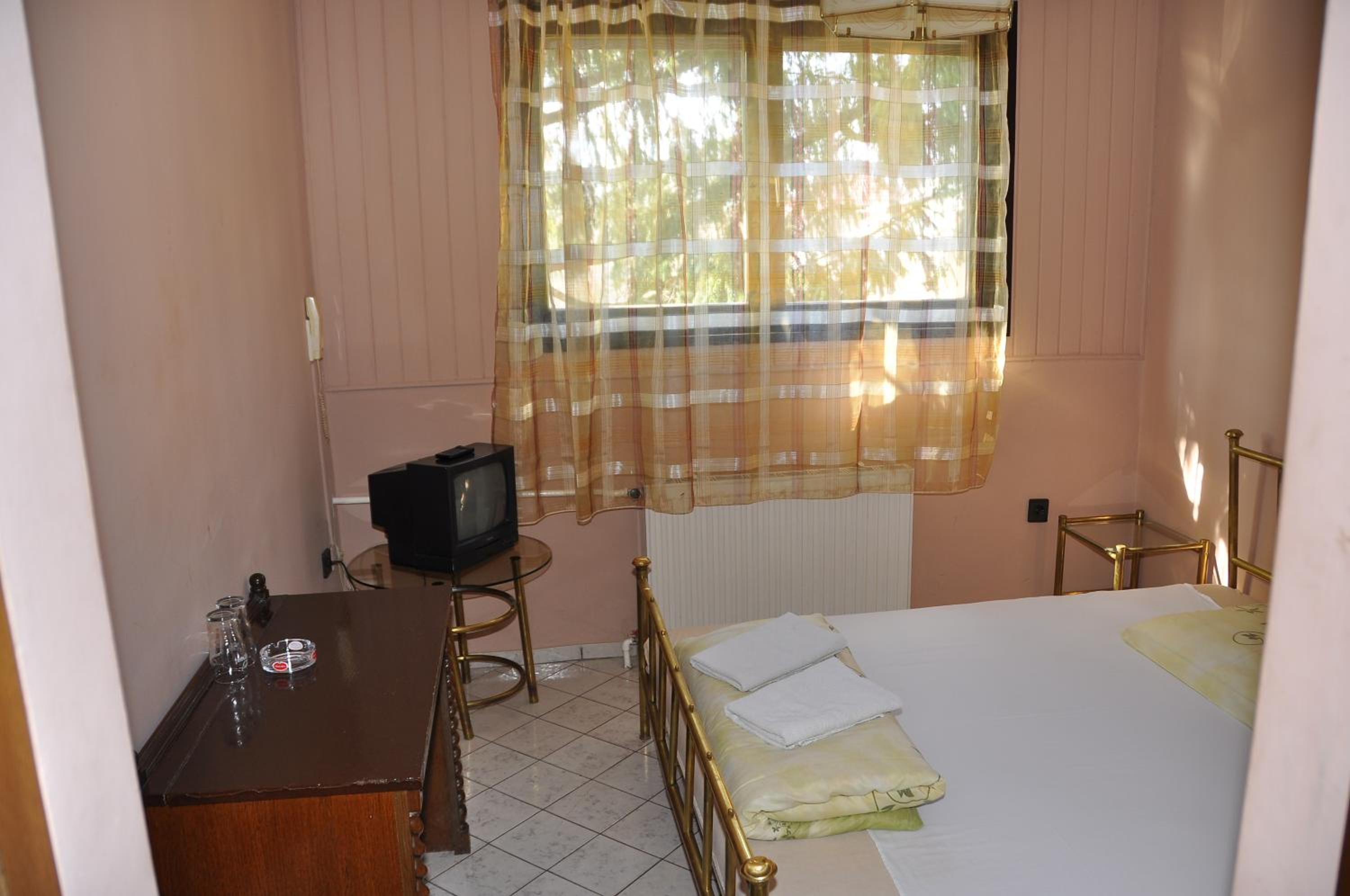 Double or Twin Room - Photo 5