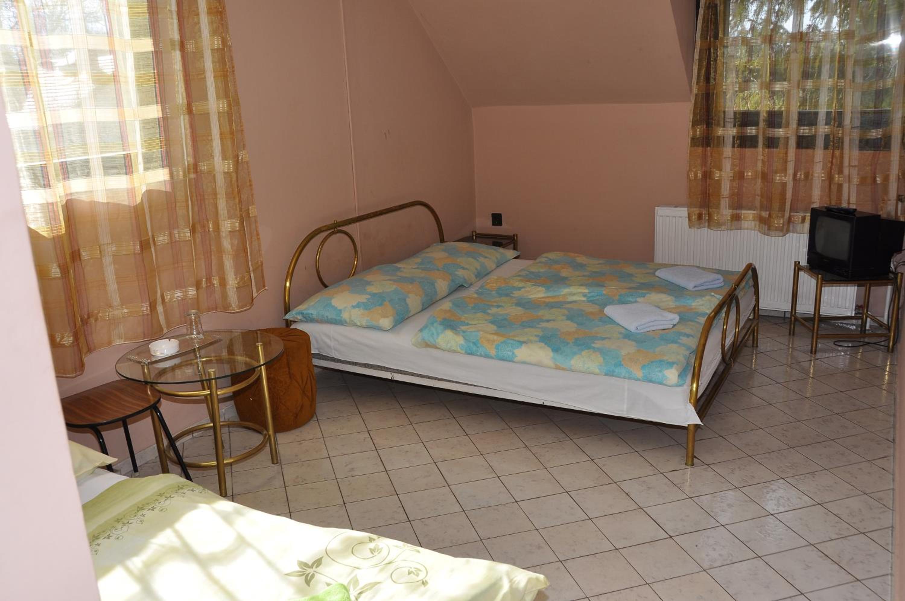 Triple Room - Photo 7