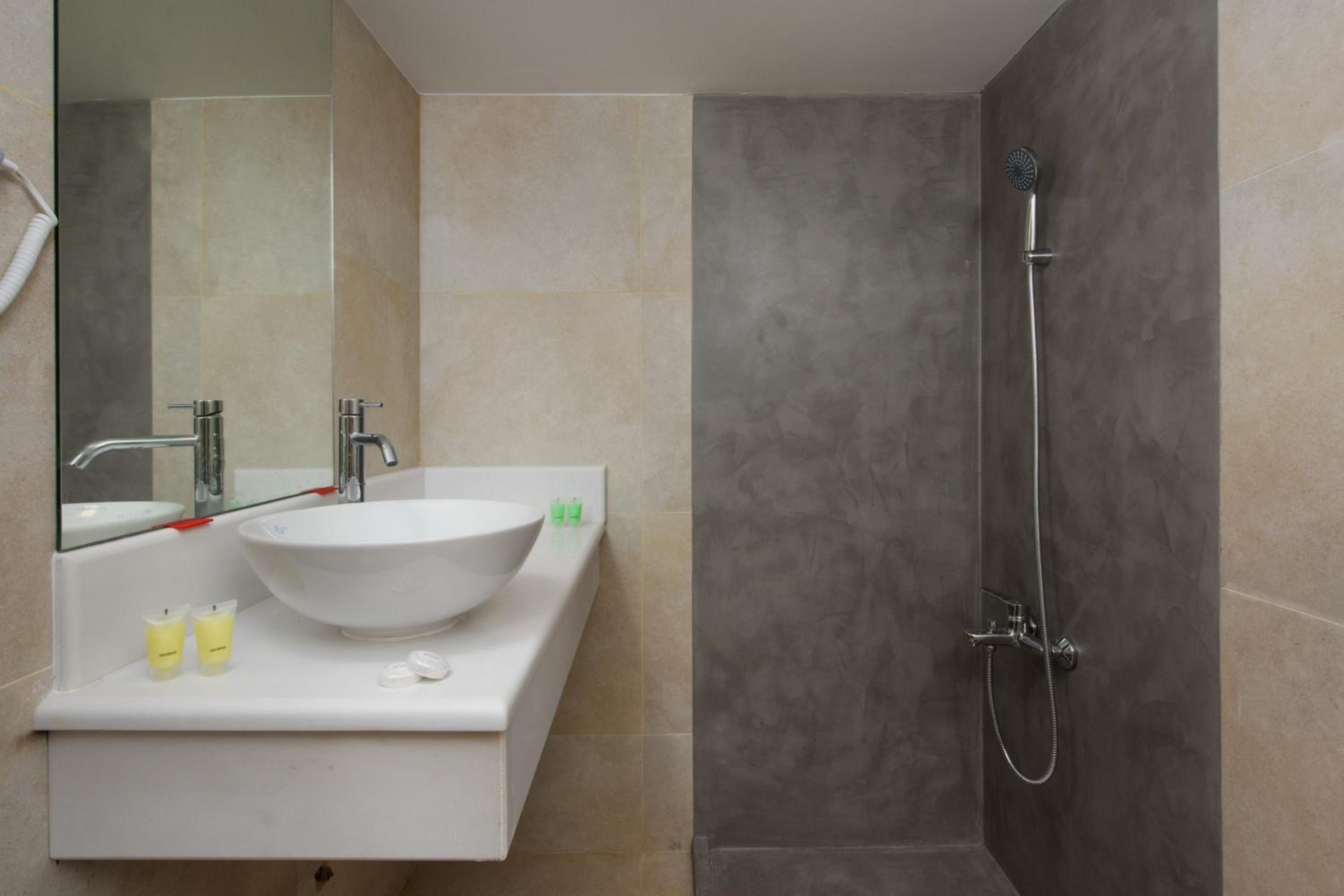 Deluxe Studio Apartment photo 3