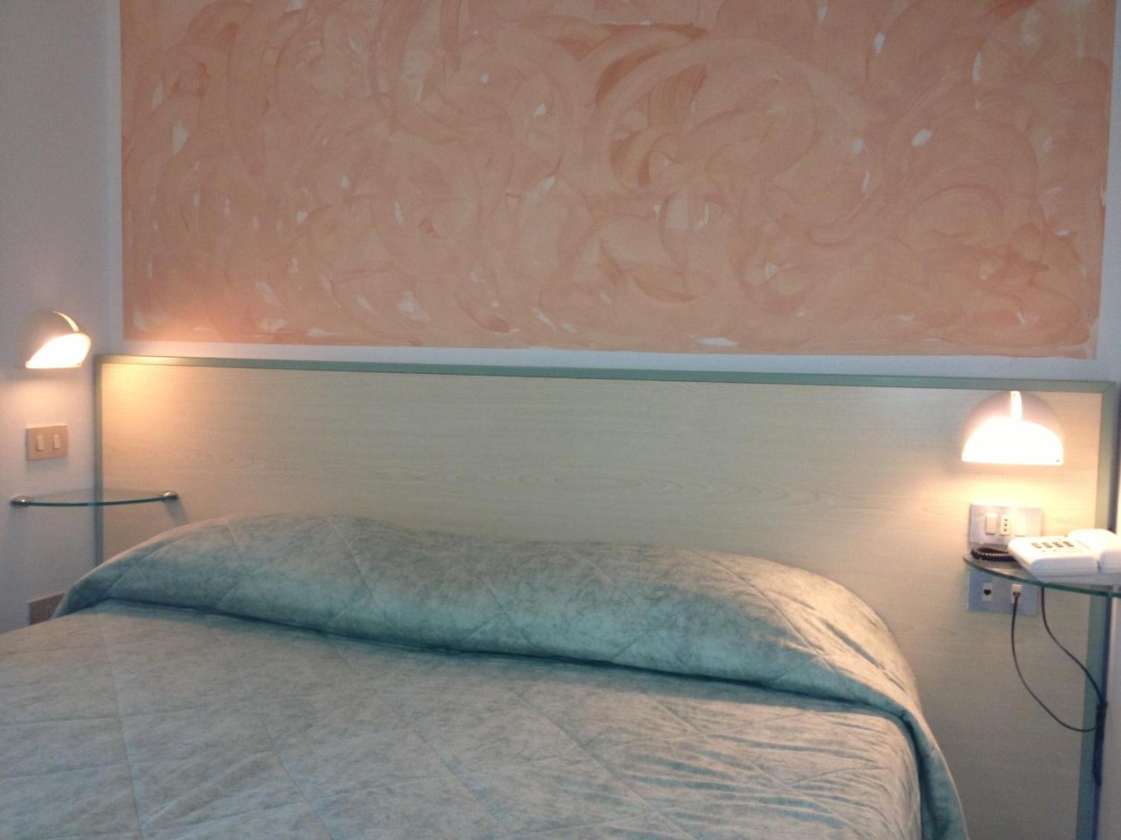 Double or Twin Room - Photo 2