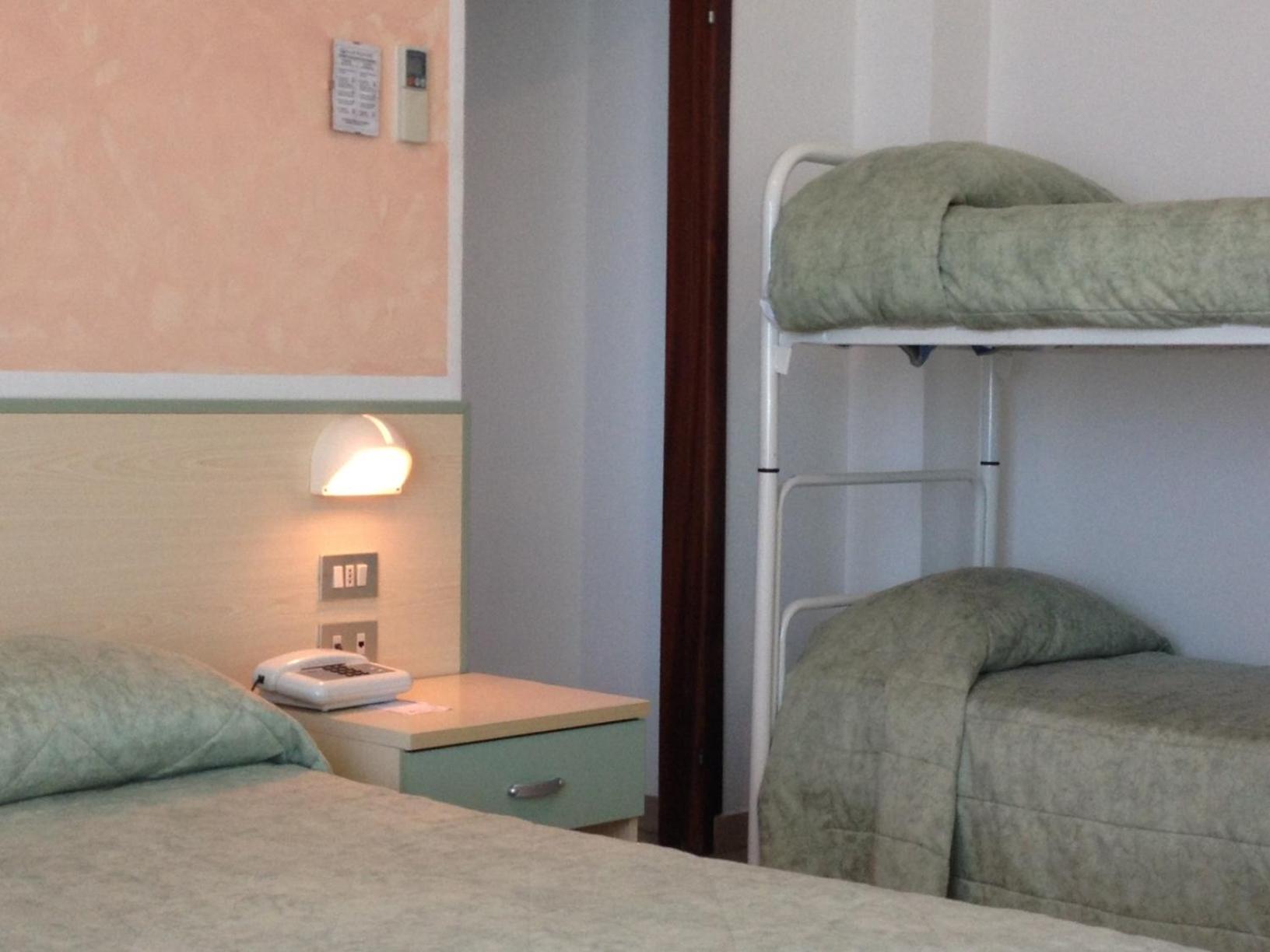 Quadruple Room - Photo 1