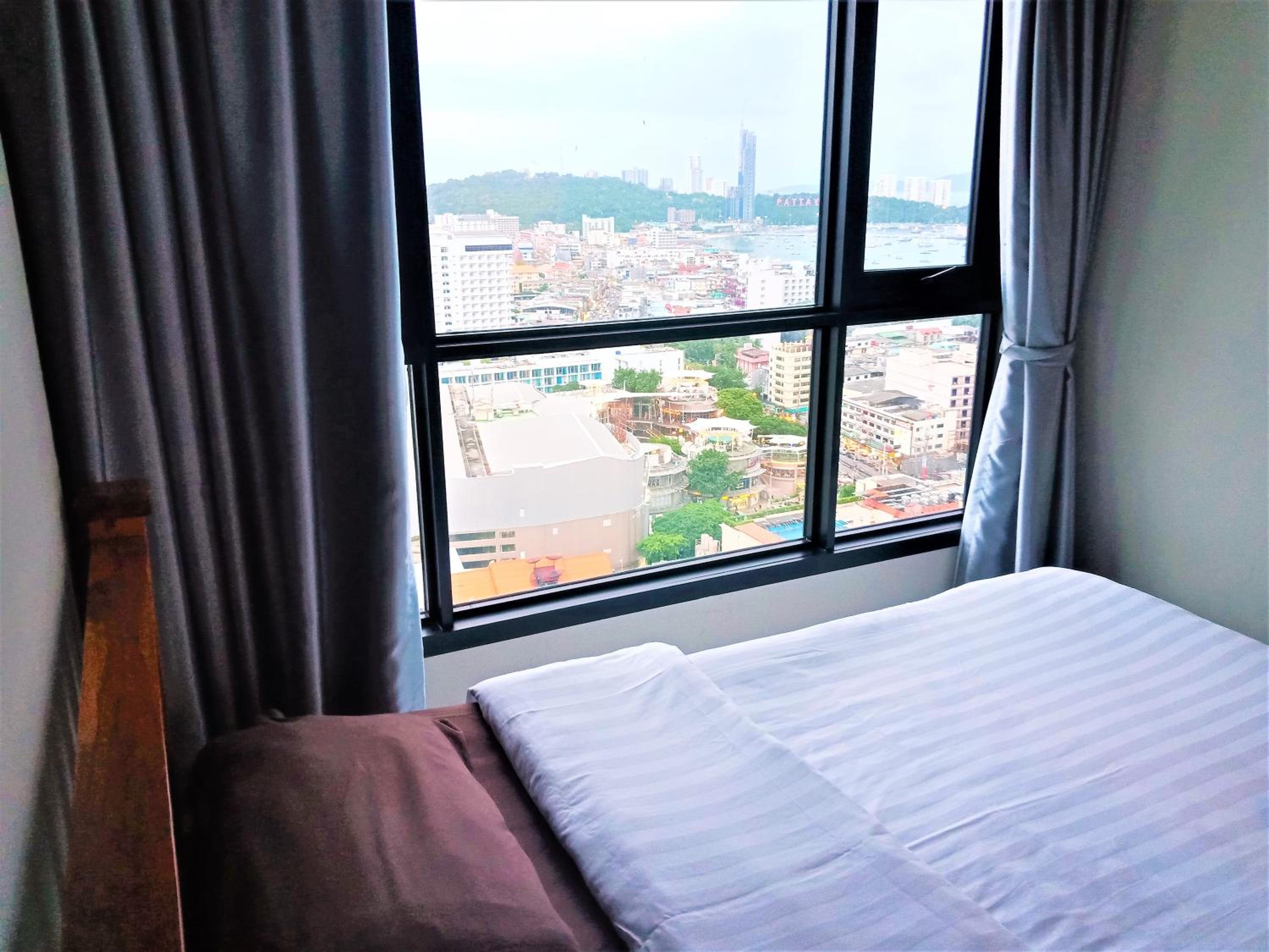 Two-Bedroom Apartment with Balcony and Sea View - Photo 32