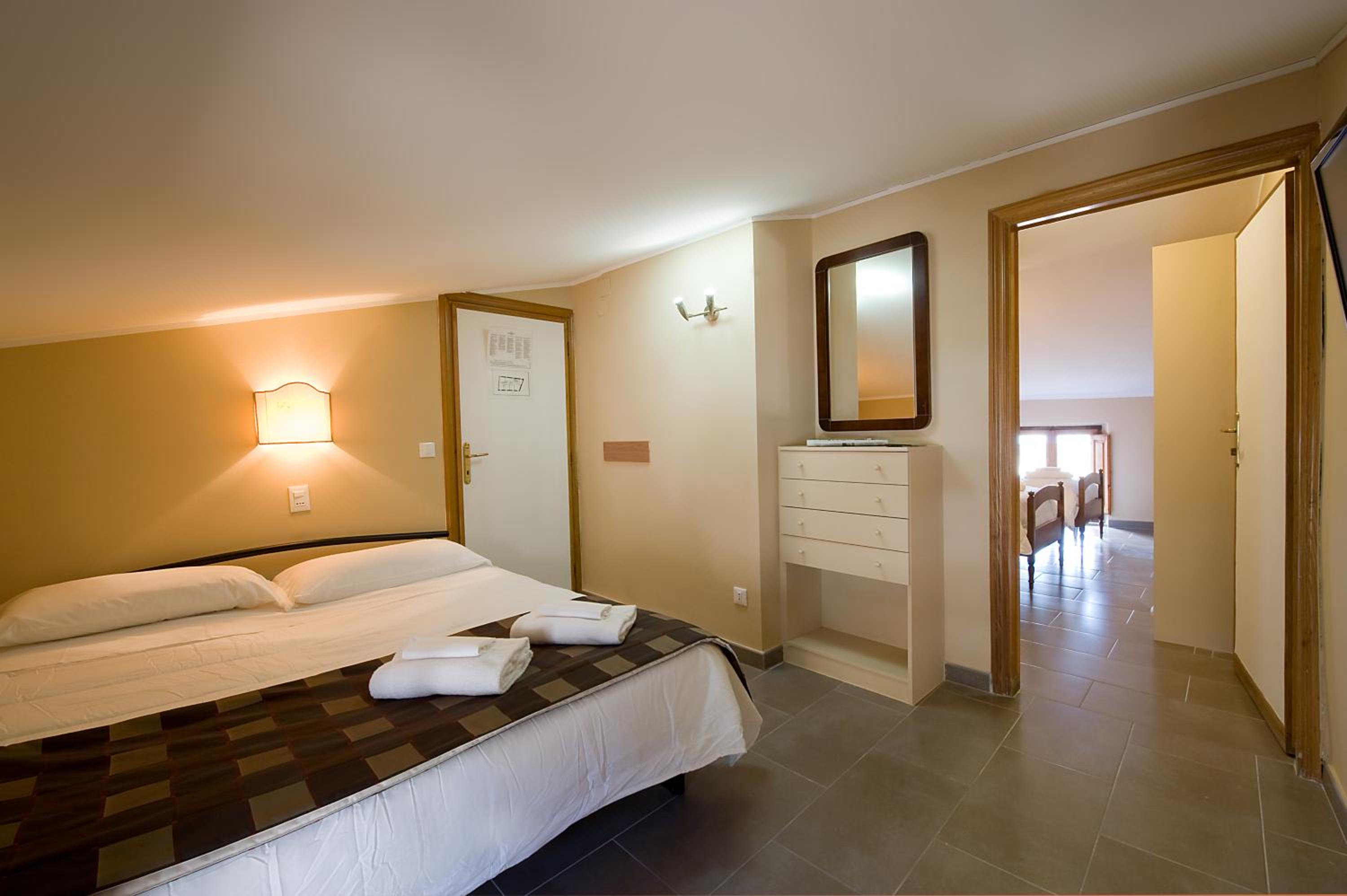 Quadruple Room - Photo 4