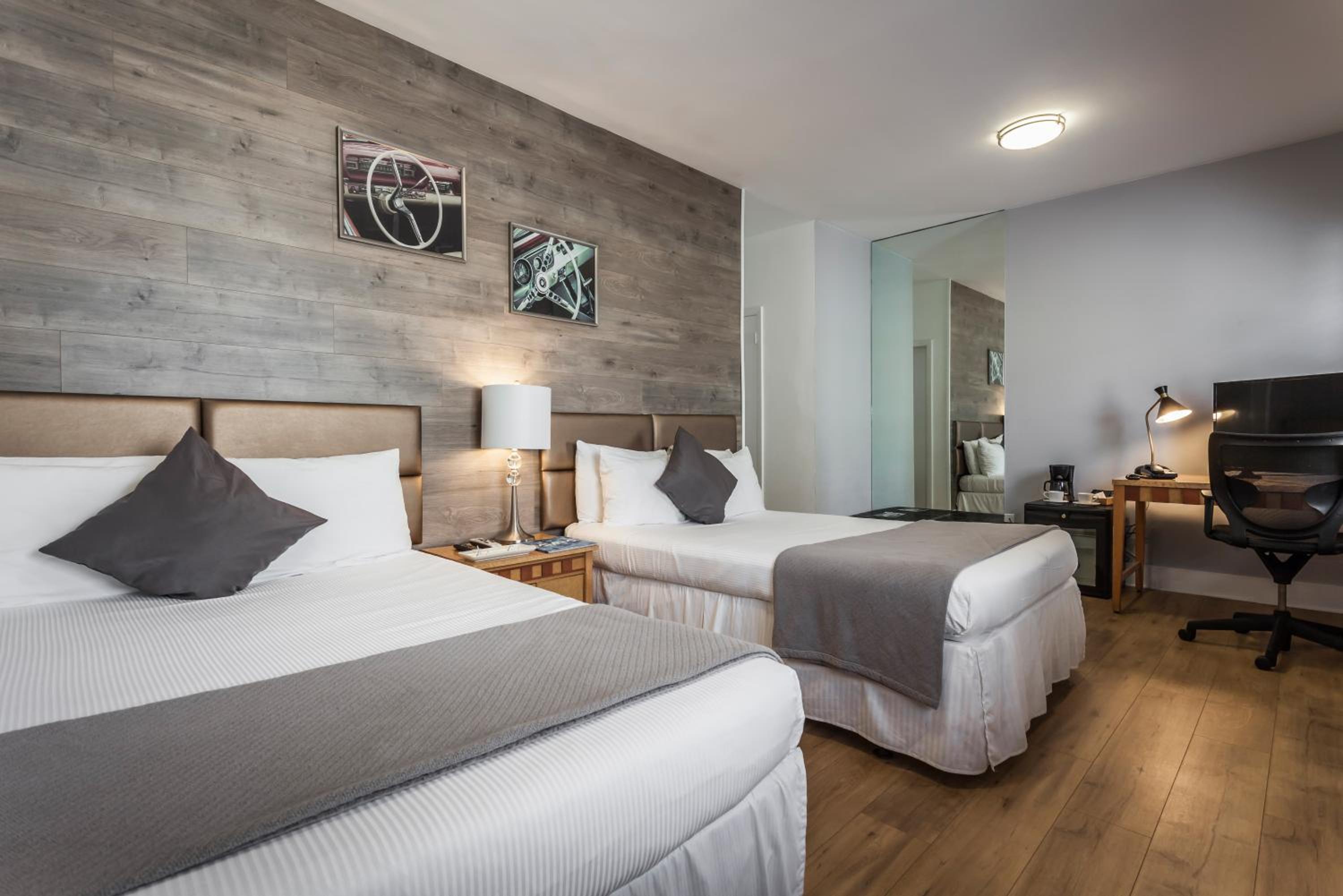 Double Room with Two Double Beds thumbnail 5