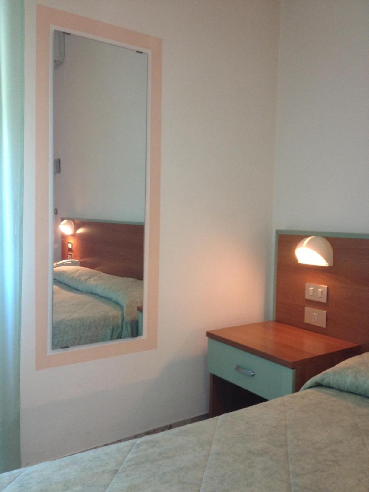 Double or Twin Room - Photo 3