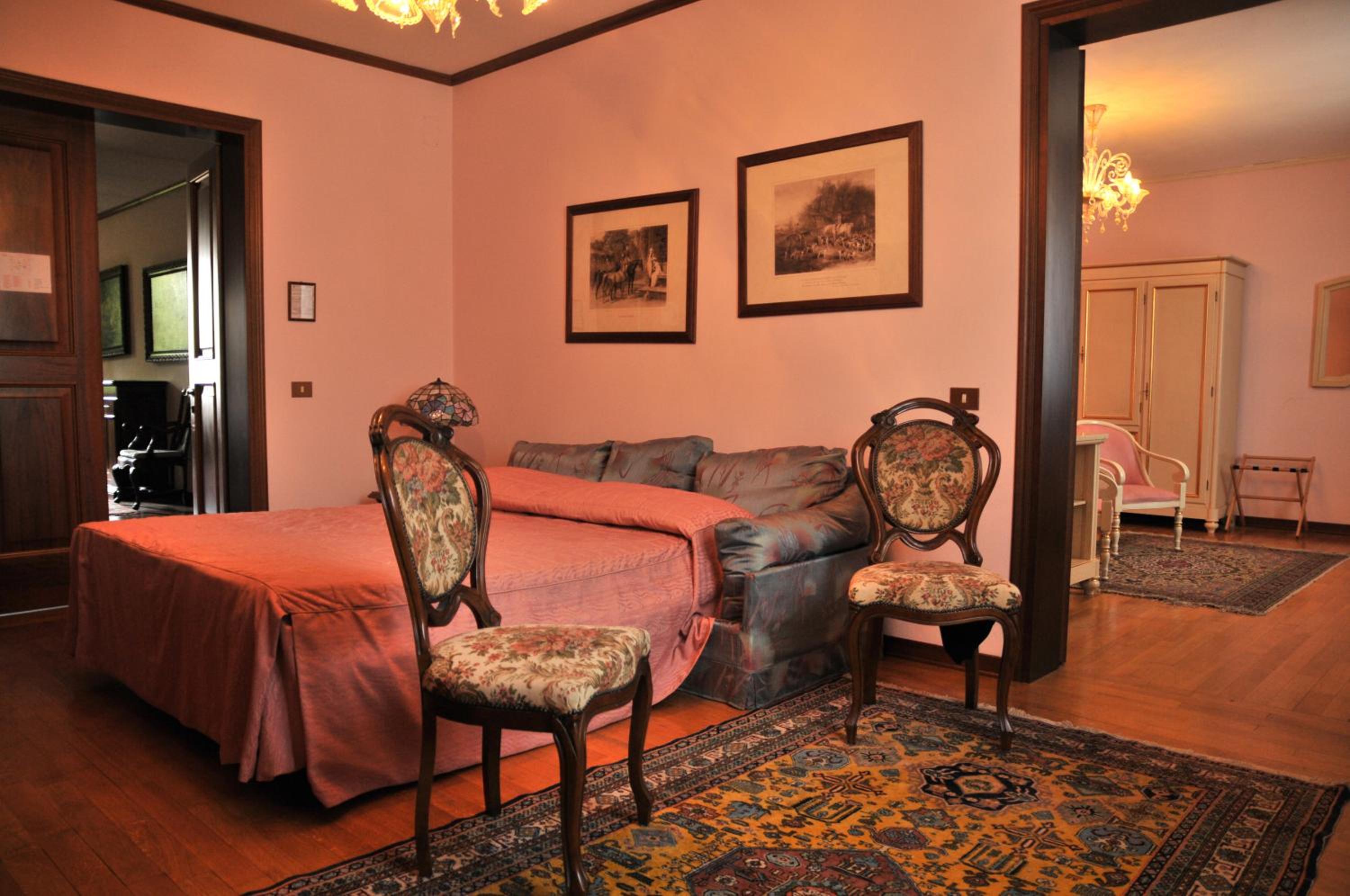 Suite - Photo 5
