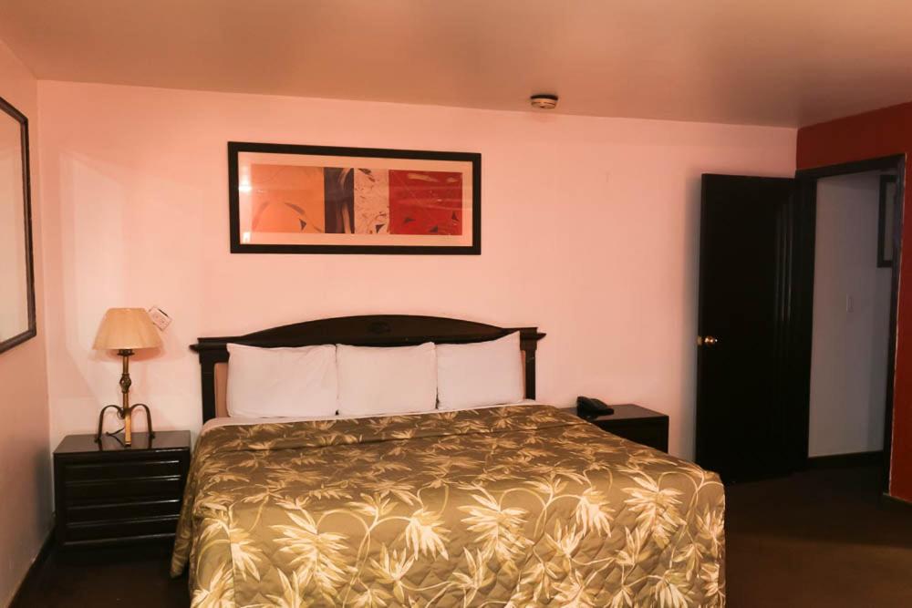 Standard Queen Room - Photo 1