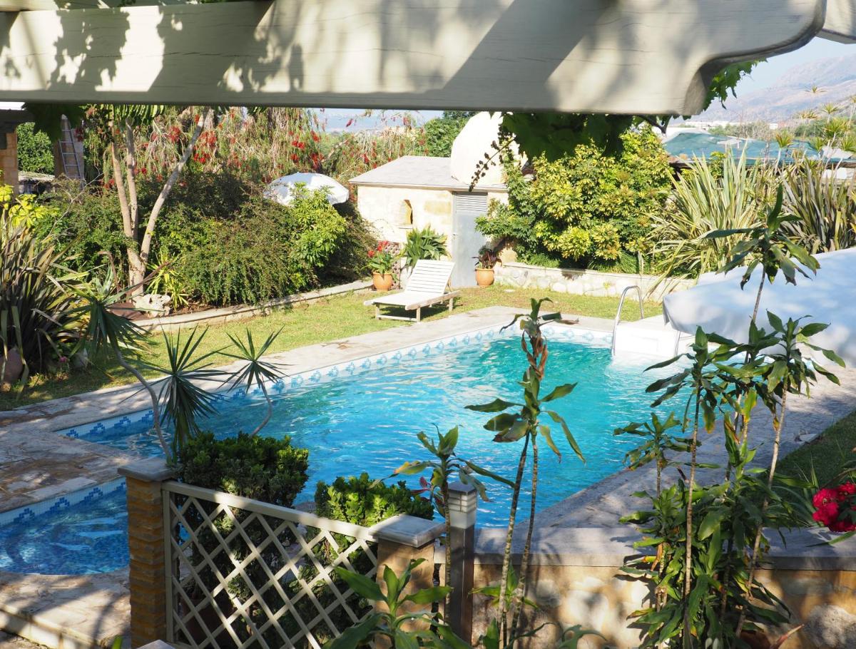 Villa photo 1