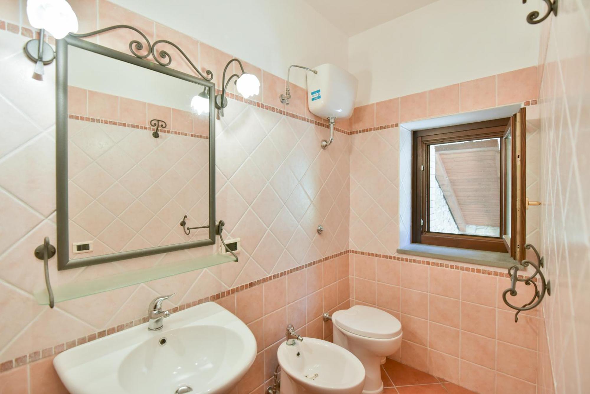 Double Room - Photo 4
