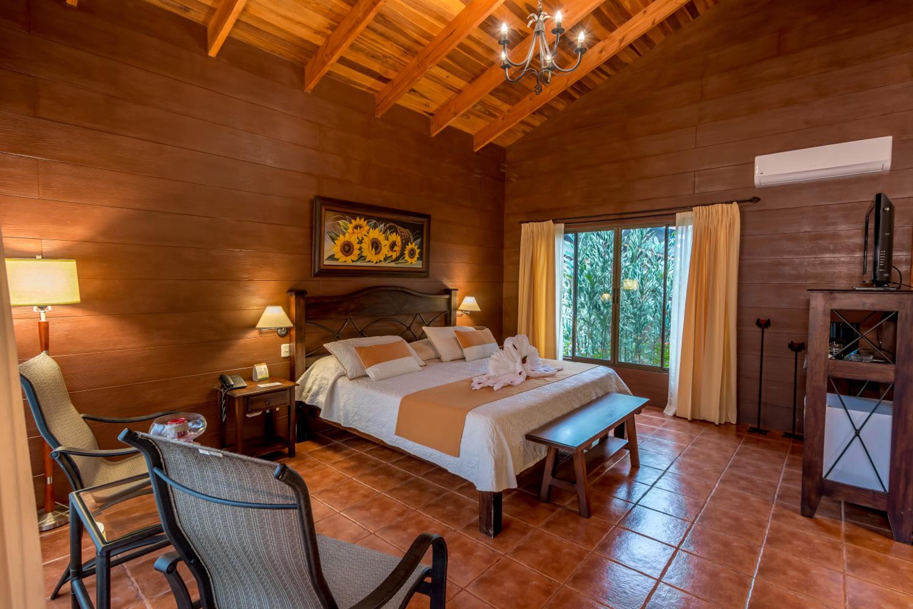 Romantic Villa with Hot Tub - Photo 1
