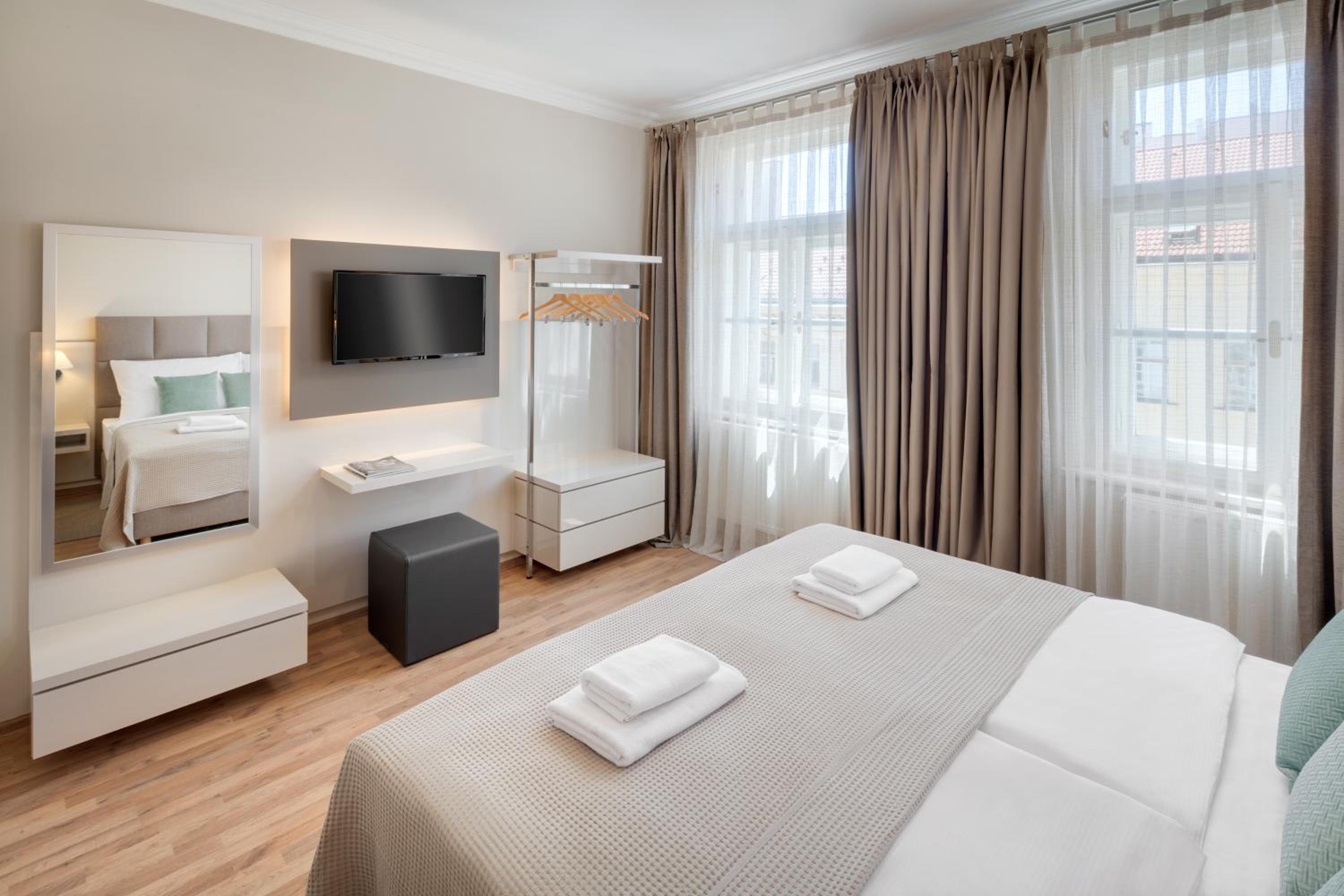 One-Bedroom Apartment photo 1