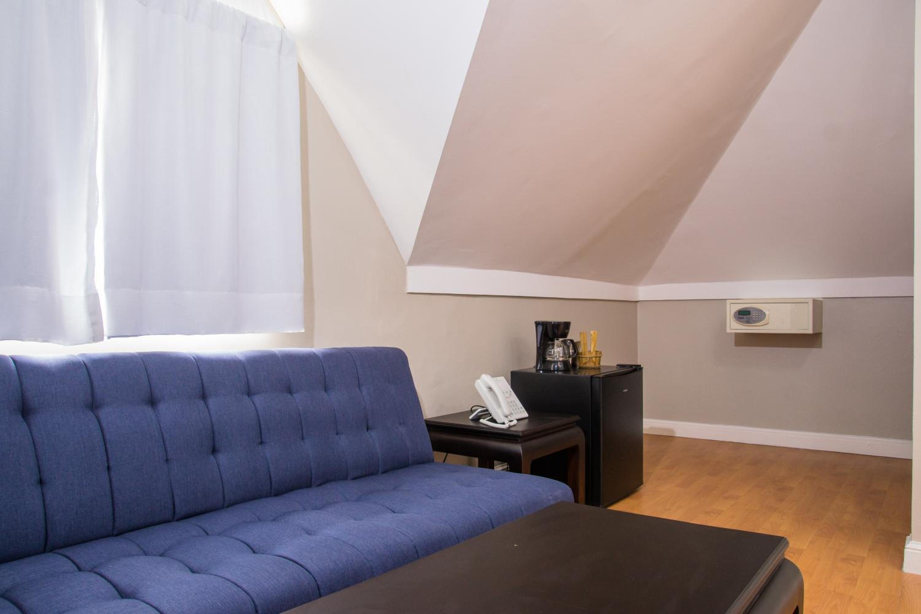 Deluxe Double Room with Balcony and Sea View