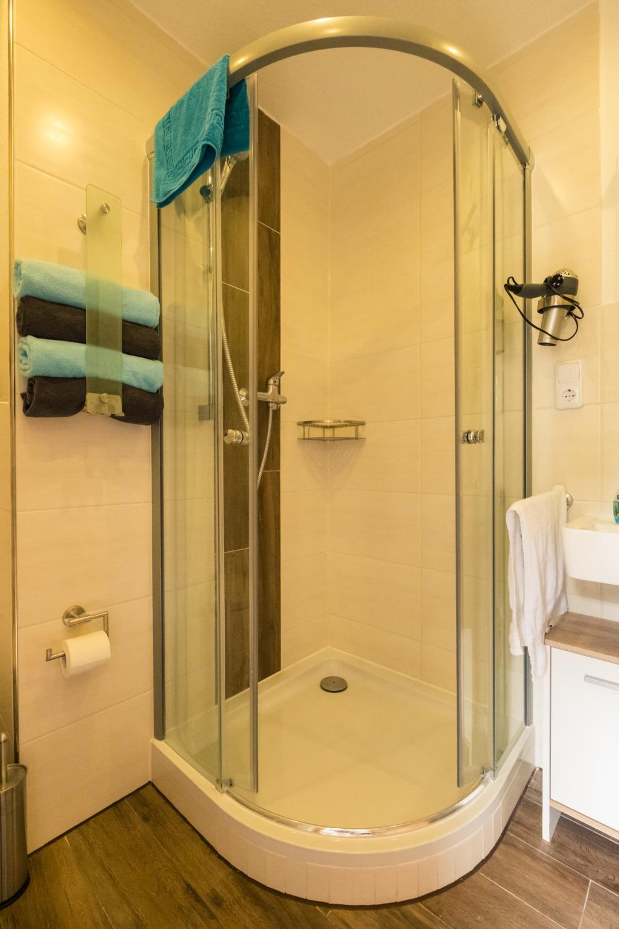 Double or Twin Room - Photo 8