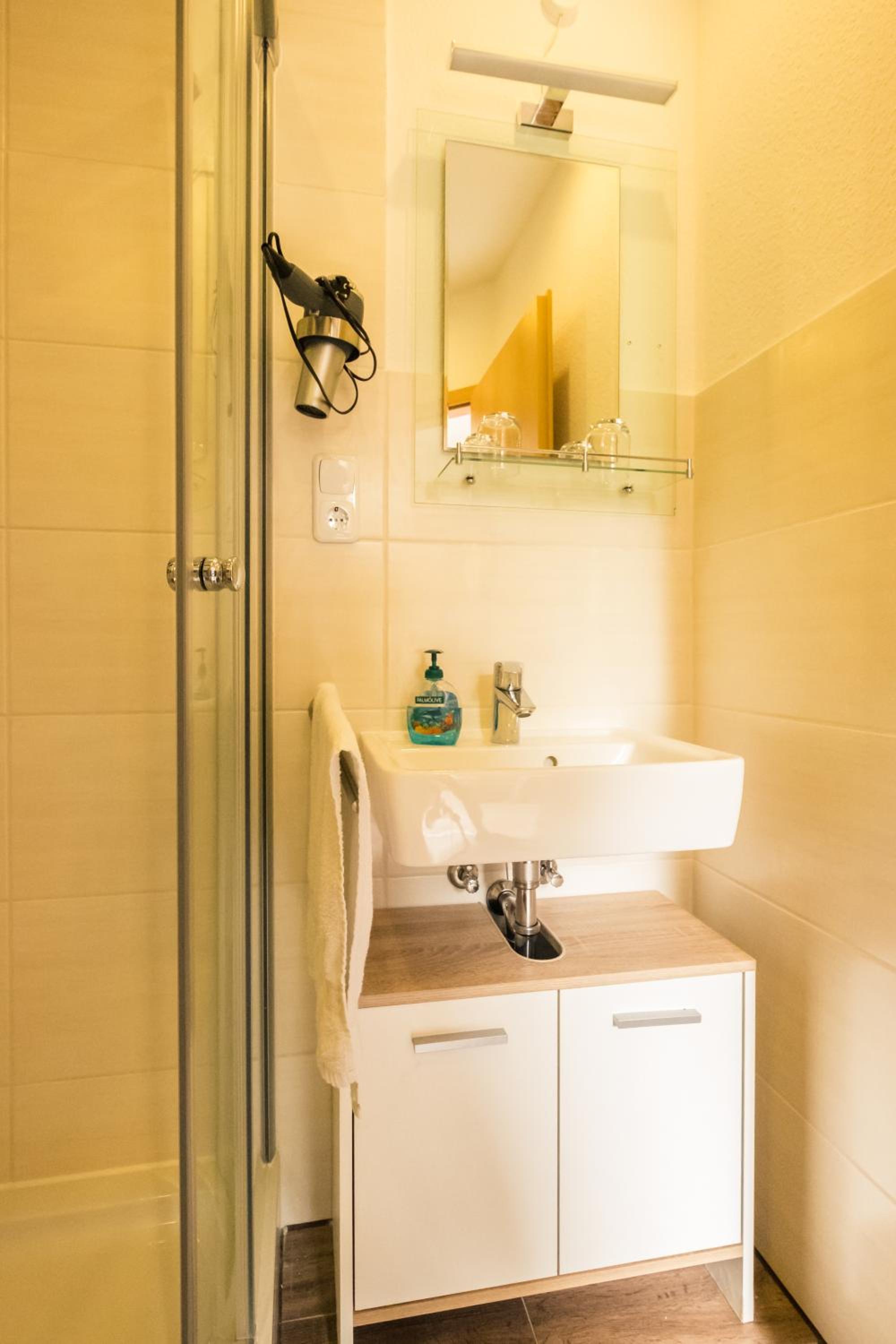Double or Twin Room - Photo 10