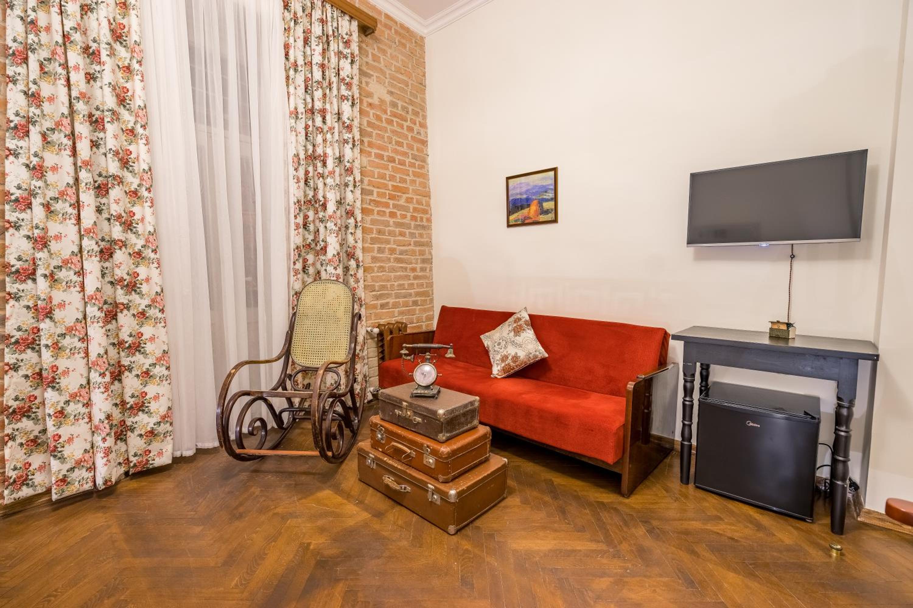 Deluxe King Room - Photo 6