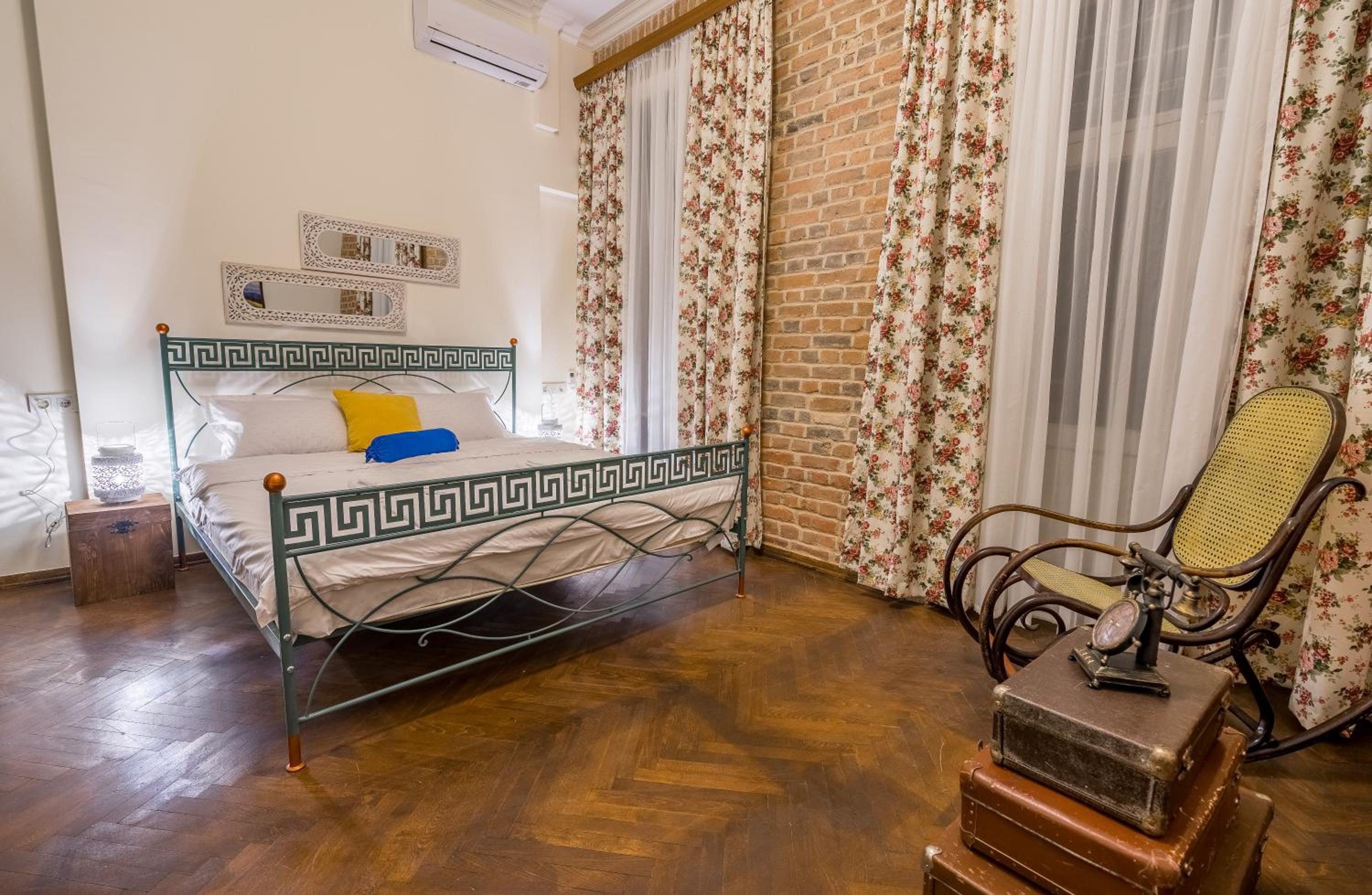 Deluxe King Room - Photo 3